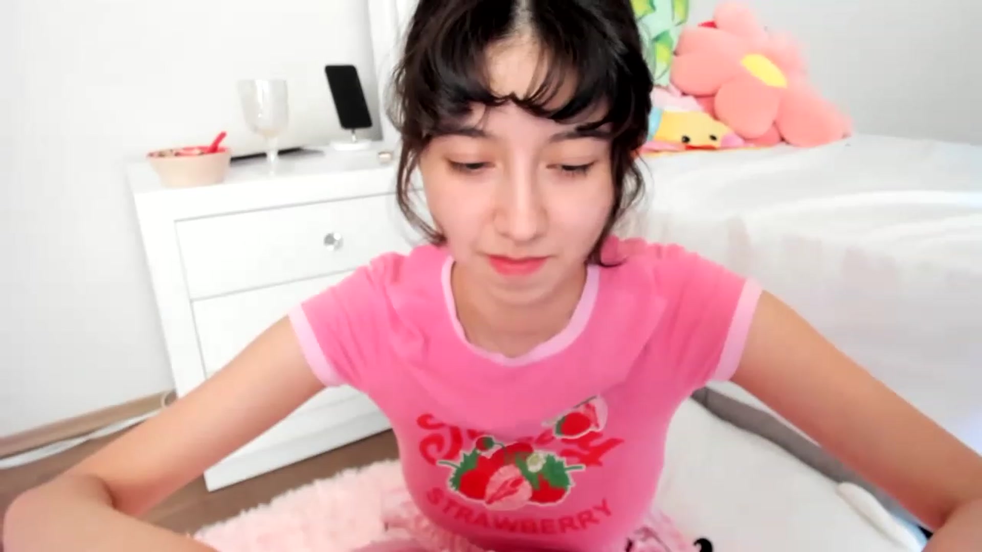 Gallery image thumbnail from Cherrycute666's myfreecams stream on, 04/24/2023, 24:20 image 9 of 20