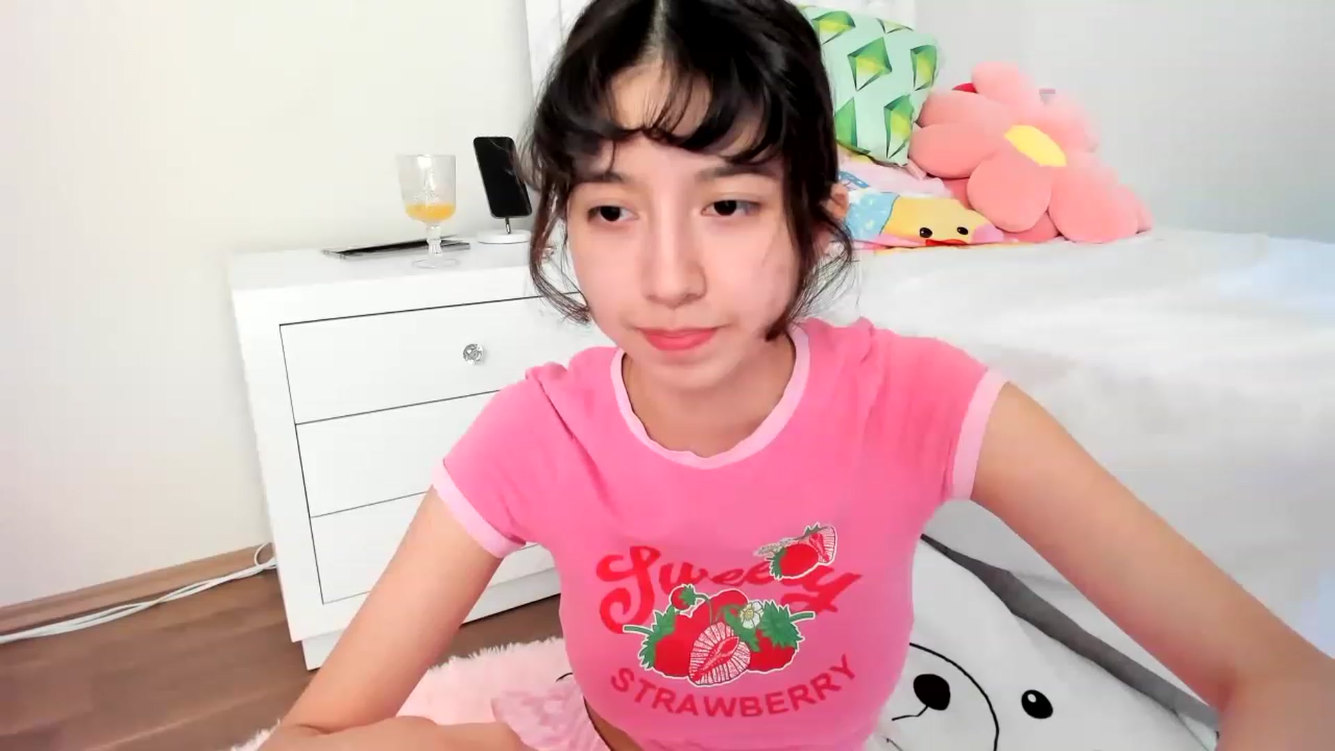 Gallery image thumbnail from Cherrycute666's myfreecams stream on, 04/24/2023, 24:20 image 6 of 20