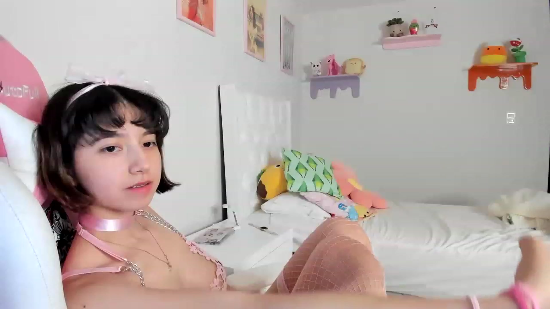 Gallery image thumbnail from Cherrycute666's myfreecams stream on, 04/24/2023, 04:35 image 14 of 20