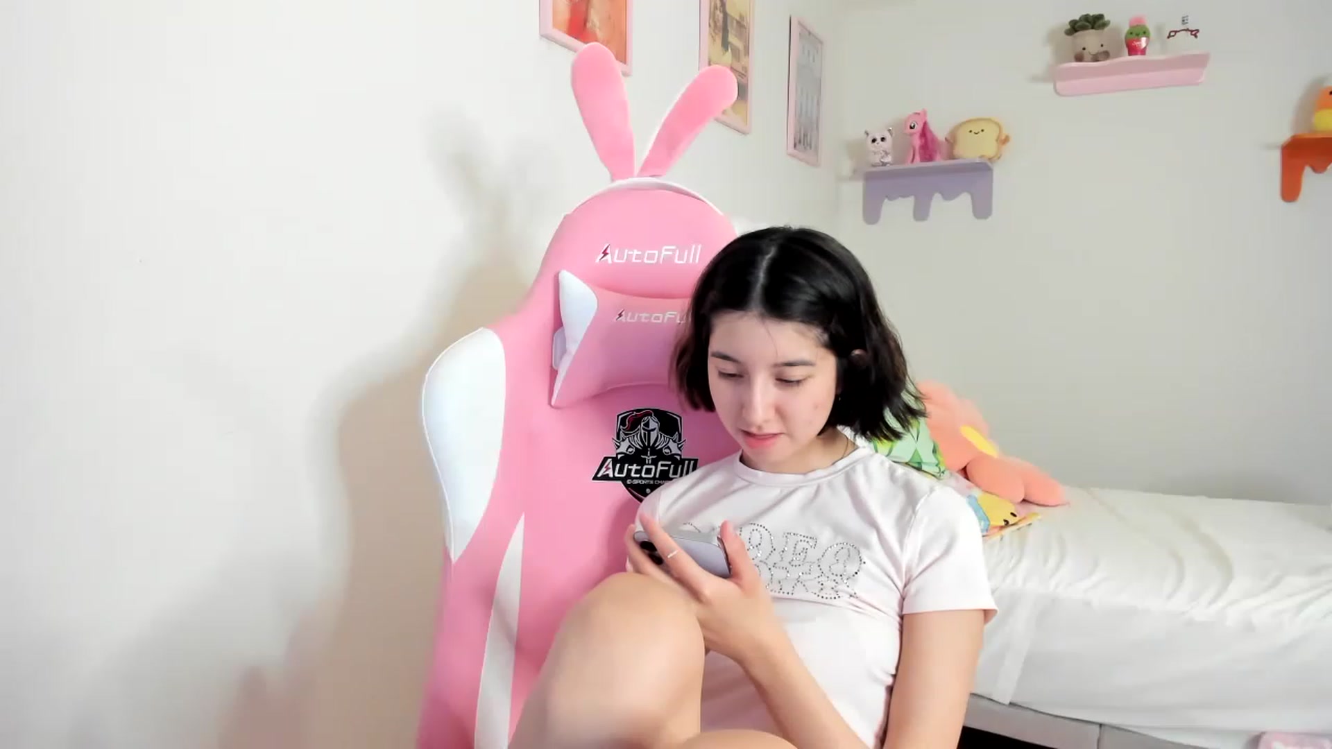 Gallery image thumbnail from Cherrycute666's myfreecams stream on, 04/24/2023, 08:19 image 19 of 20