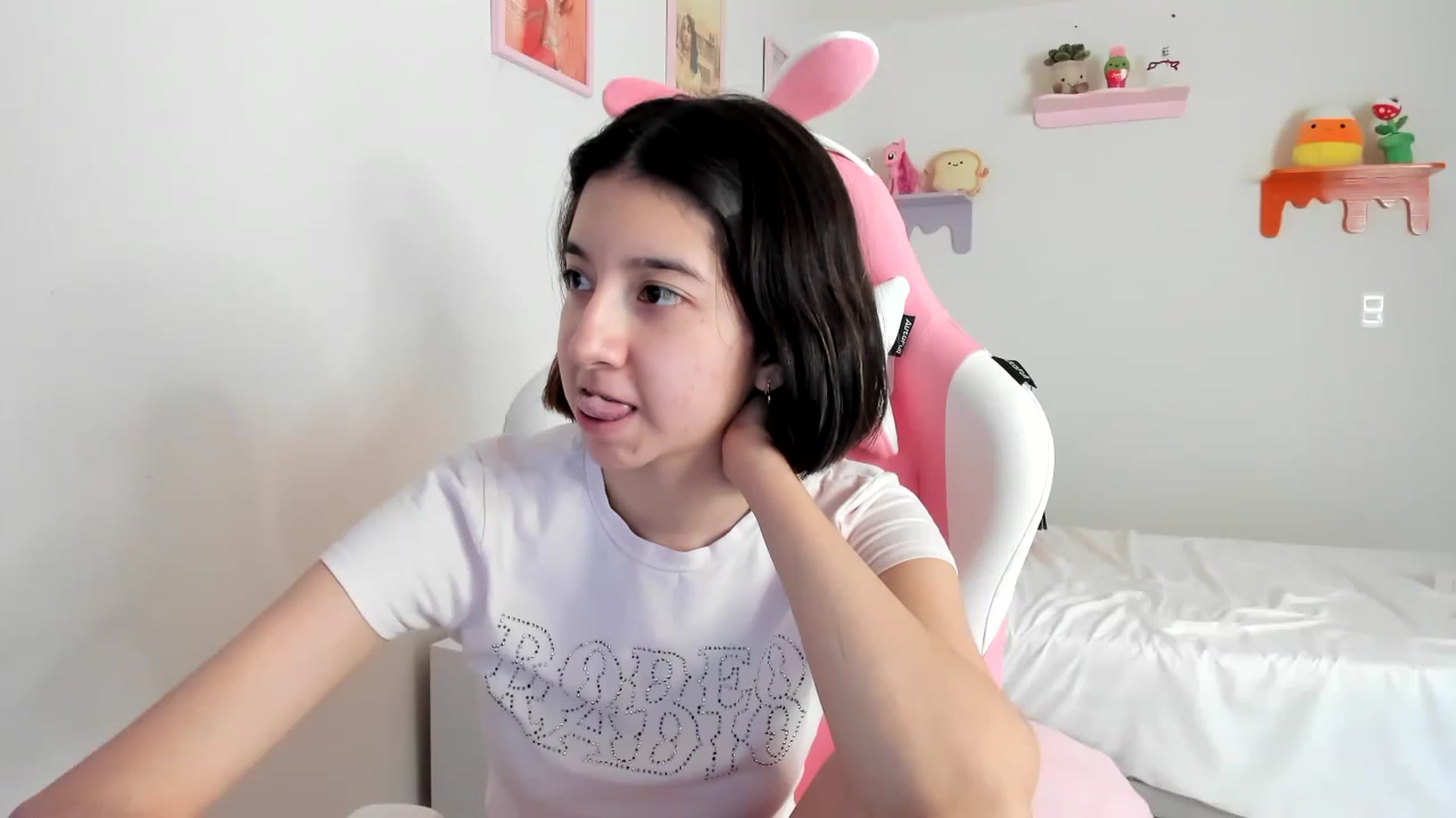 Gallery image thumbnail from Cherrycute666's myfreecams stream on, 04/24/2023, 20:06 image 10 of 20