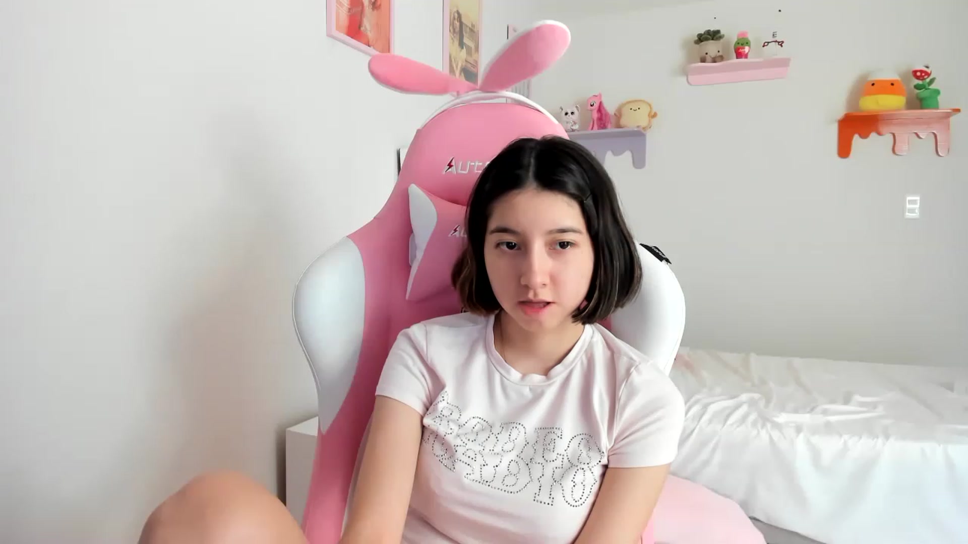 Gallery image thumbnail from Cherrycute666's myfreecams stream on, 04/24/2023, 20:06 image 3 of 20