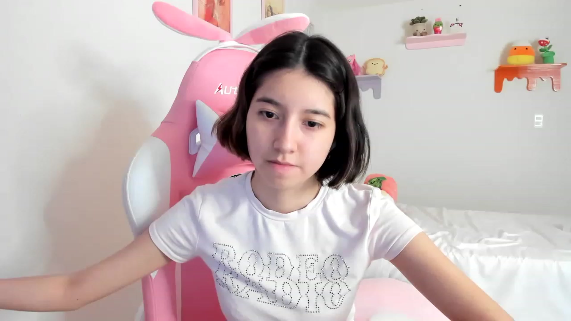 Gallery image thumbnail from Cherrycute666's myfreecams stream on, 04/24/2023, 20:06 image 16 of 20
