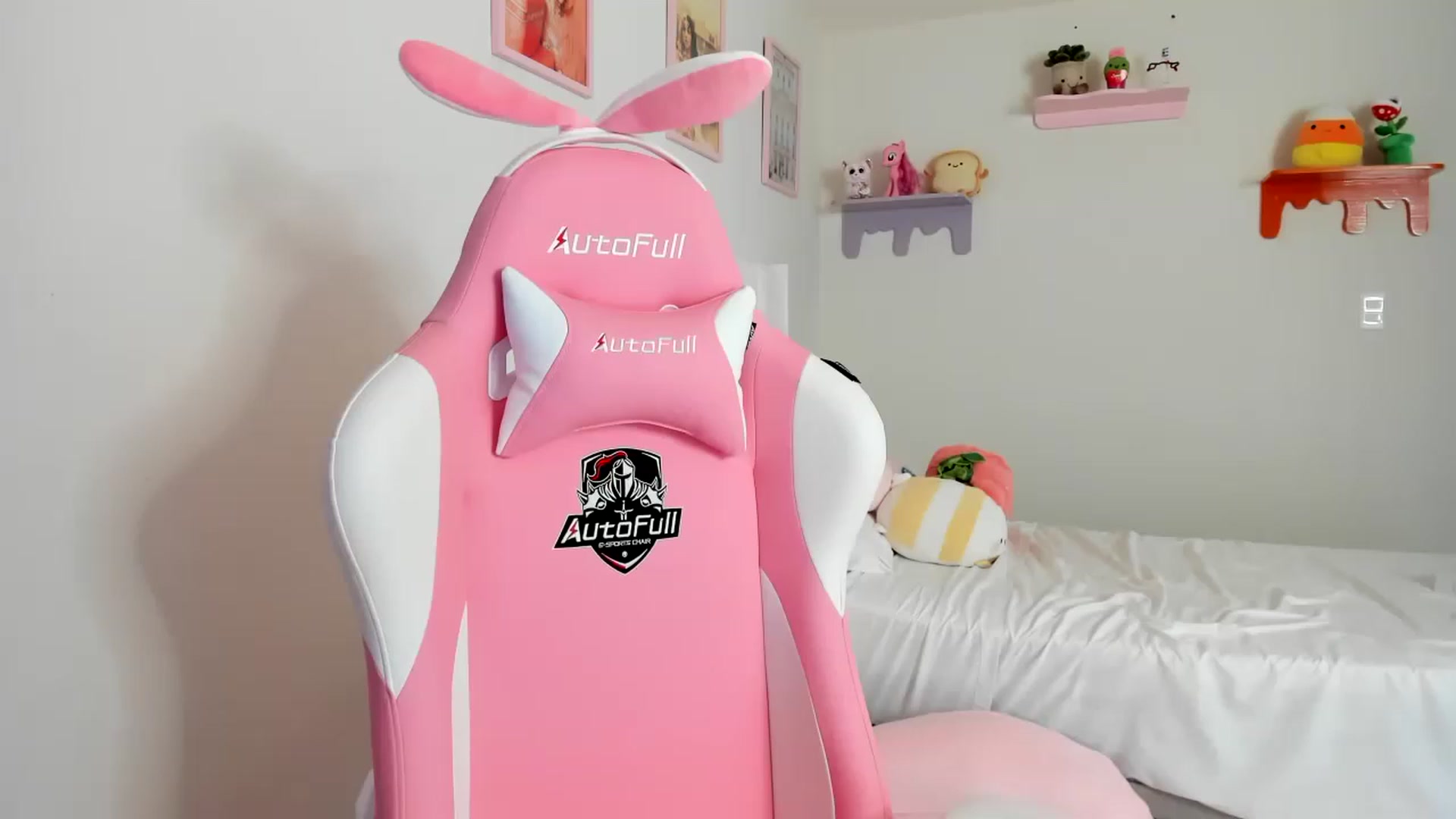 Gallery image thumbnail from Cherrycute666's myfreecams stream on, 04/24/2023, 20:06 image 14 of 20