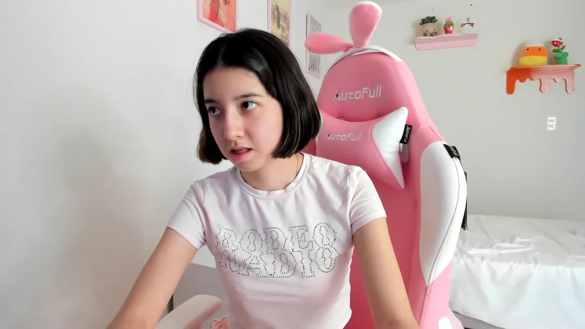 Gallery image thumbnail from Cherrycute666's myfreecams stream on, 04/24/2023, 20:06 image 1 of 20