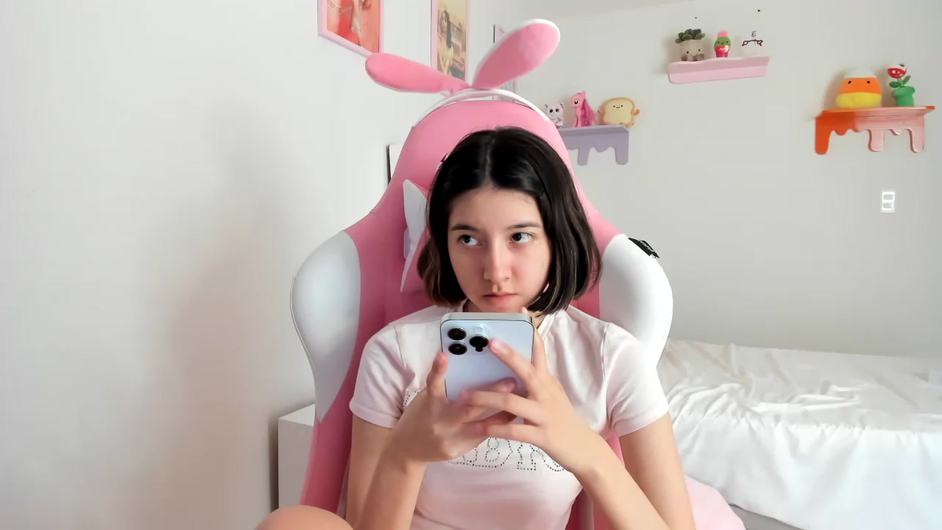 Gallery image thumbnail from Cherrycute666's myfreecams stream on, 04/24/2023, 20:06 image 4 of 20