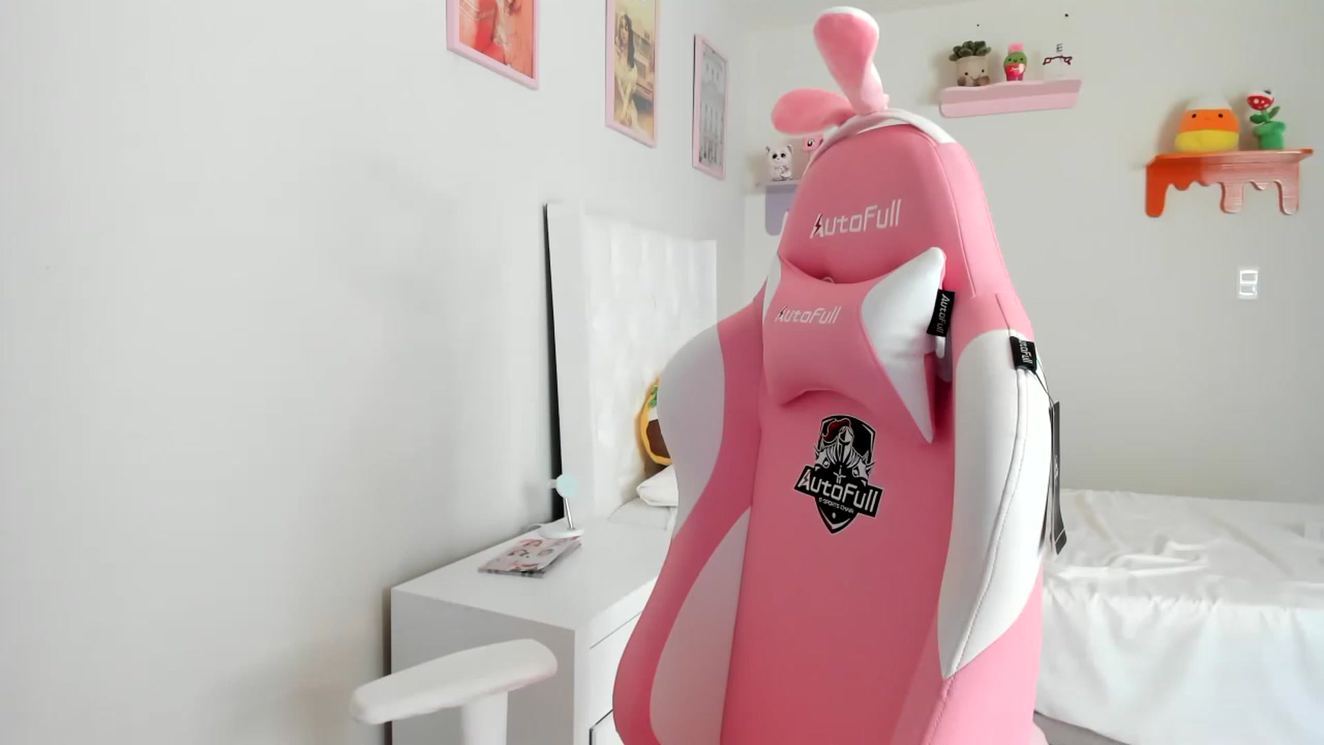 Gallery image thumbnail from Cherrycute666's myfreecams stream on, 04/24/2023, 20:06 image 6 of 20