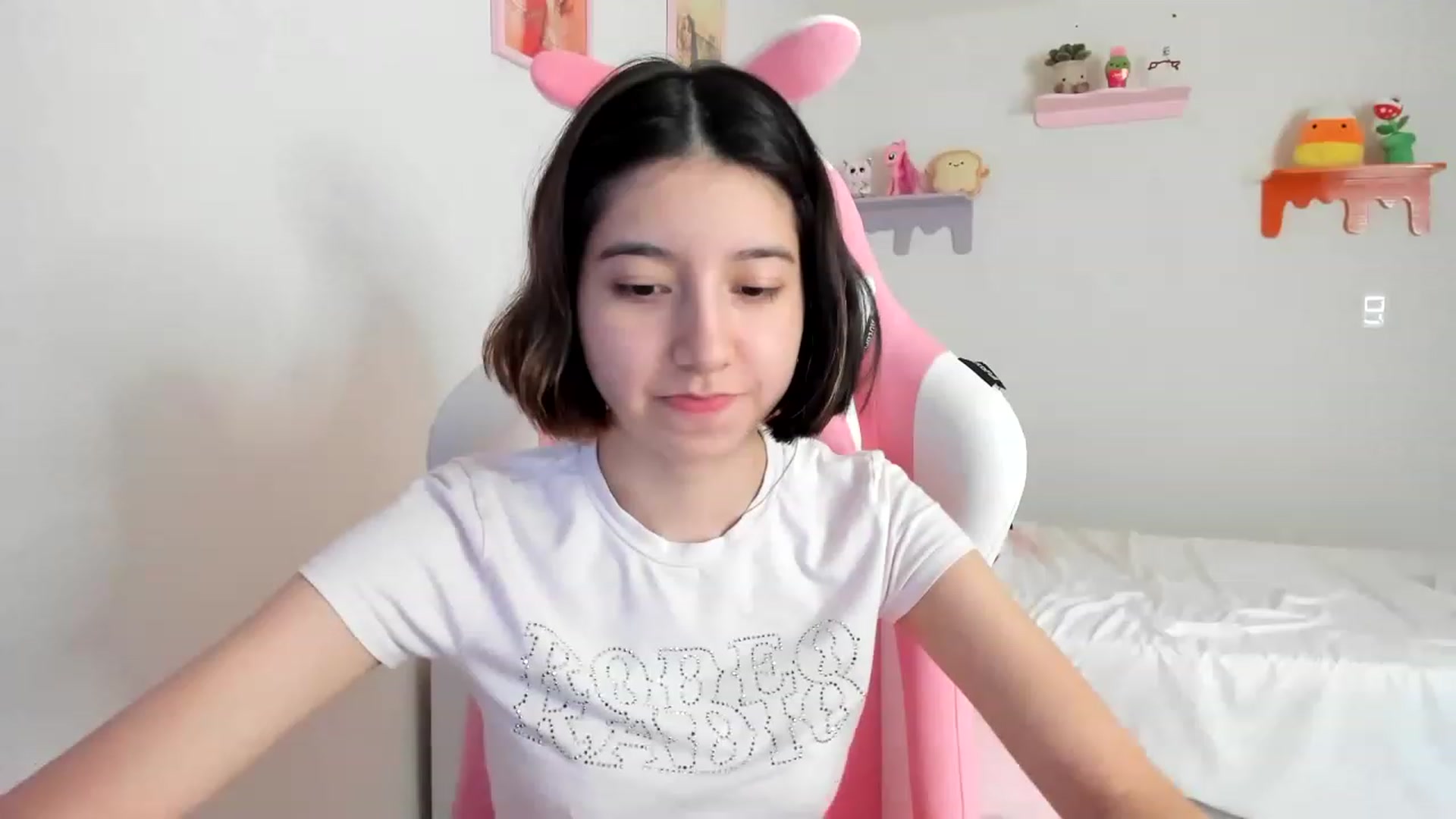Gallery image thumbnail from Cherrycute666's myfreecams stream on, 04/24/2023, 20:06 image 13 of 20