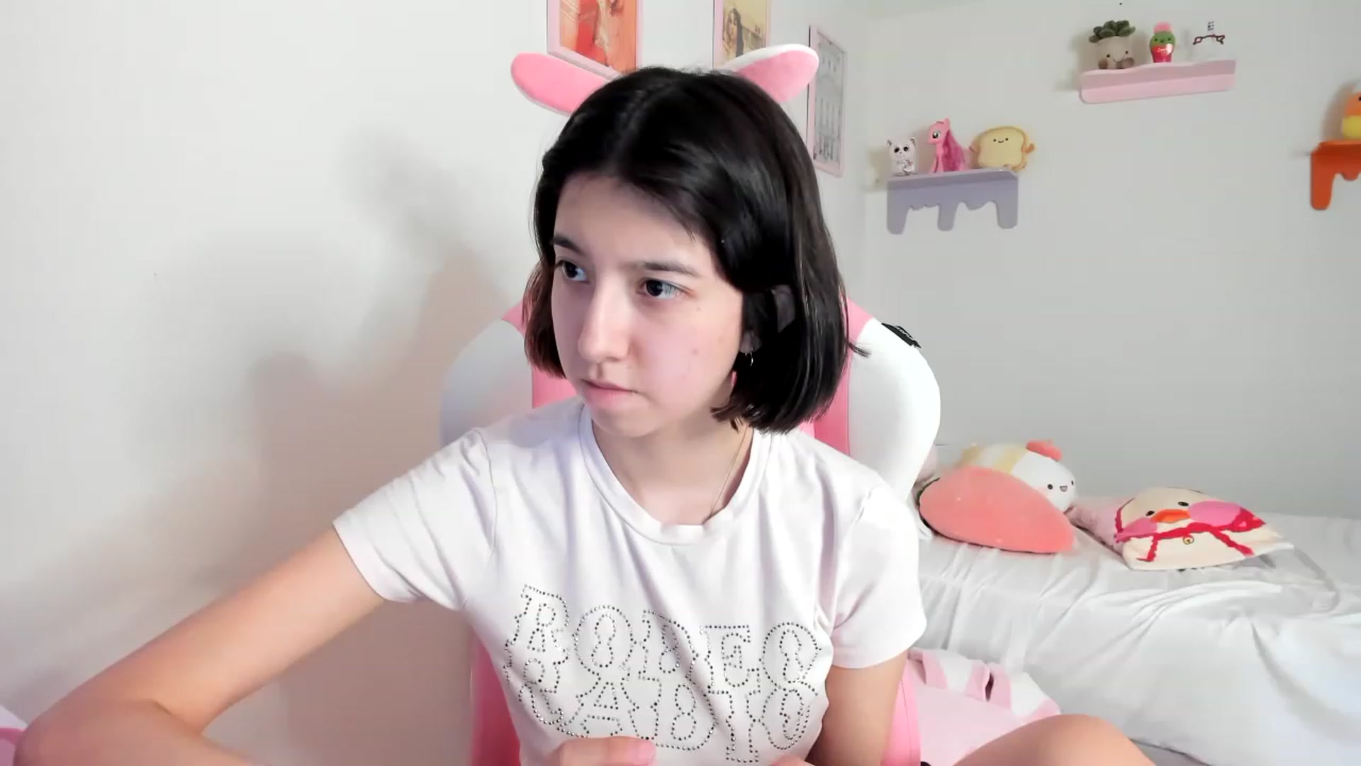 Gallery image thumbnail from Cherrycute666's myfreecams stream on, 04/24/2023, 23:45 image 19 of 20