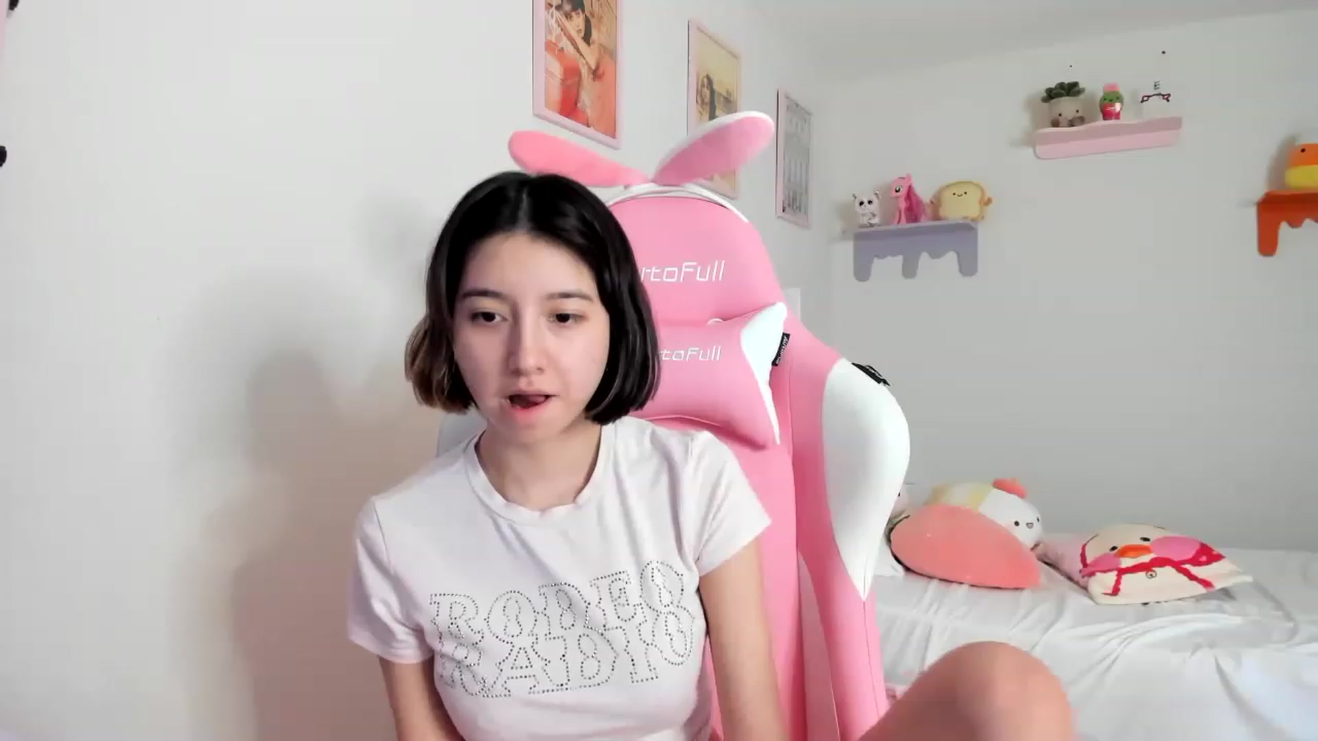 Gallery image thumbnail from Cherrycute666's myfreecams stream on, 04/24/2023, 23:45 image 18 of 20