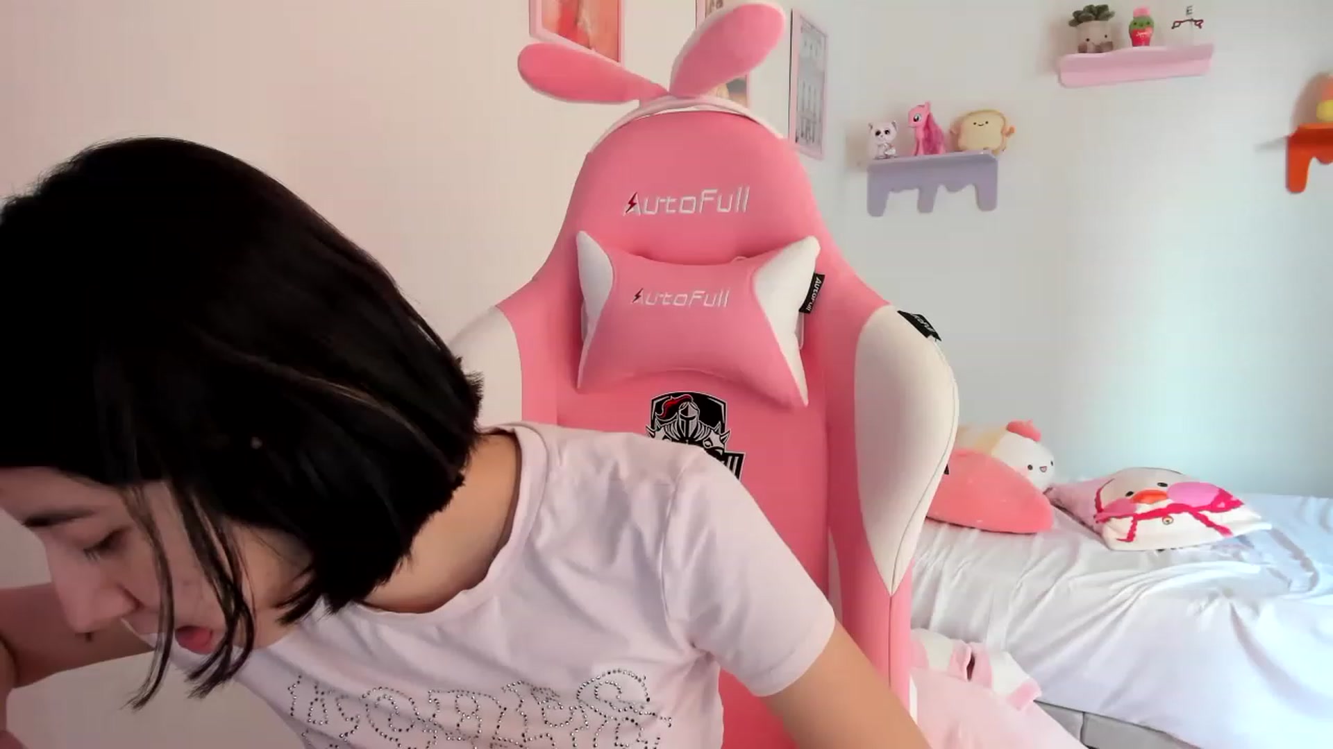 Gallery image thumbnail from Cherrycute666's myfreecams stream on, 04/24/2023, 23:45 image 15 of 20