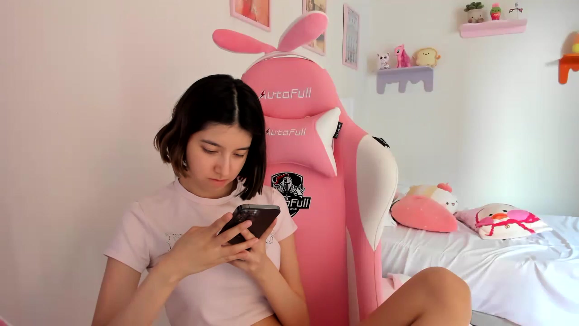 Gallery image thumbnail from Cherrycute666's myfreecams stream on, 04/24/2023, 23:45 image 11 of 20