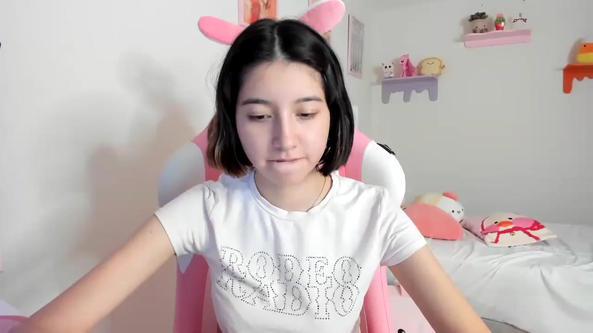 Gallery image thumbnail from Cherrycute666's myfreecams stream on, 04/25/2023, 01:03 image 9 of 20