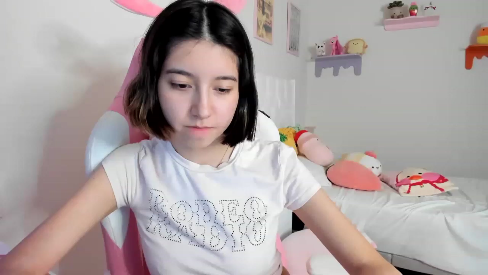 Gallery image thumbnail from Cherrycute666's myfreecams stream on, 04/25/2023, 01:03 image 7 of 20