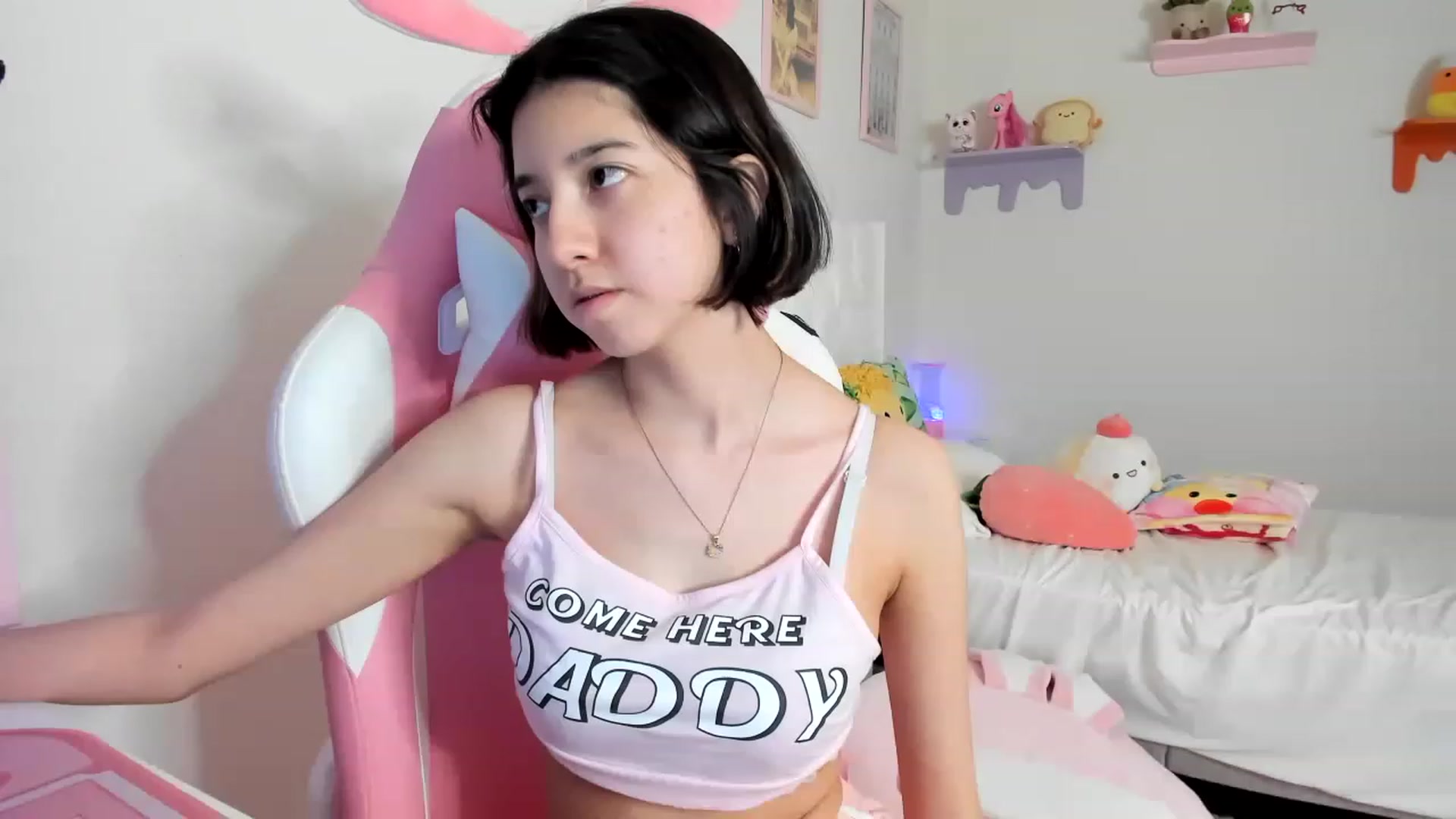 Gallery image thumbnail from Cherrycute666's myfreecams stream on, 04/25/2023, 01:03 image 13 of 20