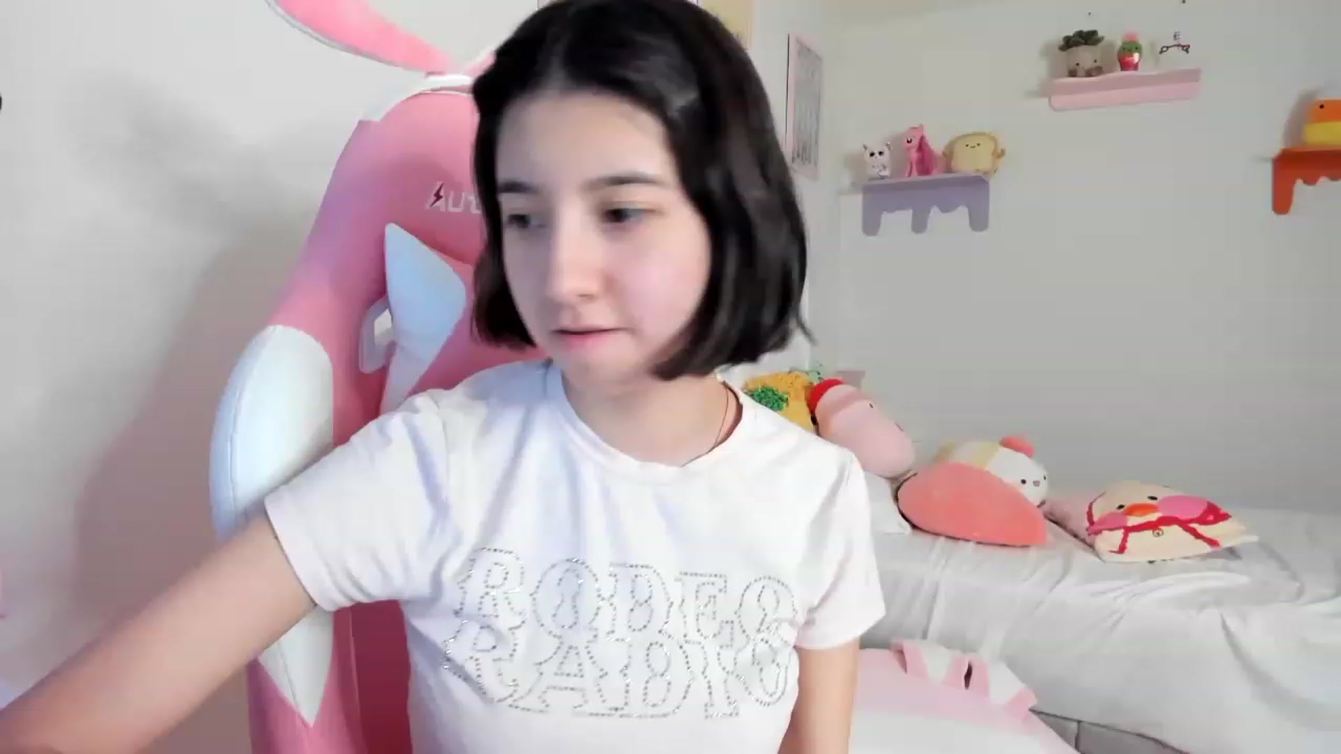 Gallery image thumbnail from Cherrycute666's myfreecams stream on, 04/25/2023, 01:03 image 12 of 20