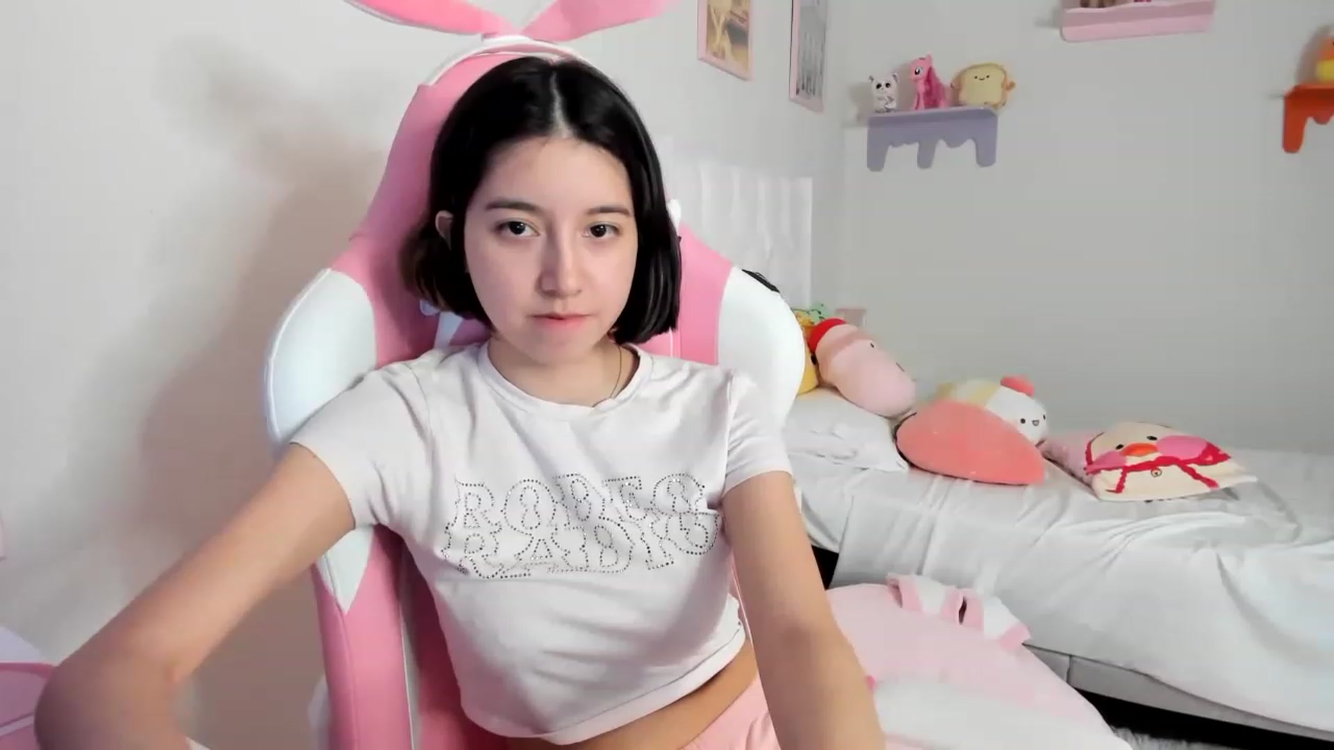 Gallery image thumbnail from Cherrycute666's myfreecams stream on, 04/25/2023, 01:03 image 3 of 20