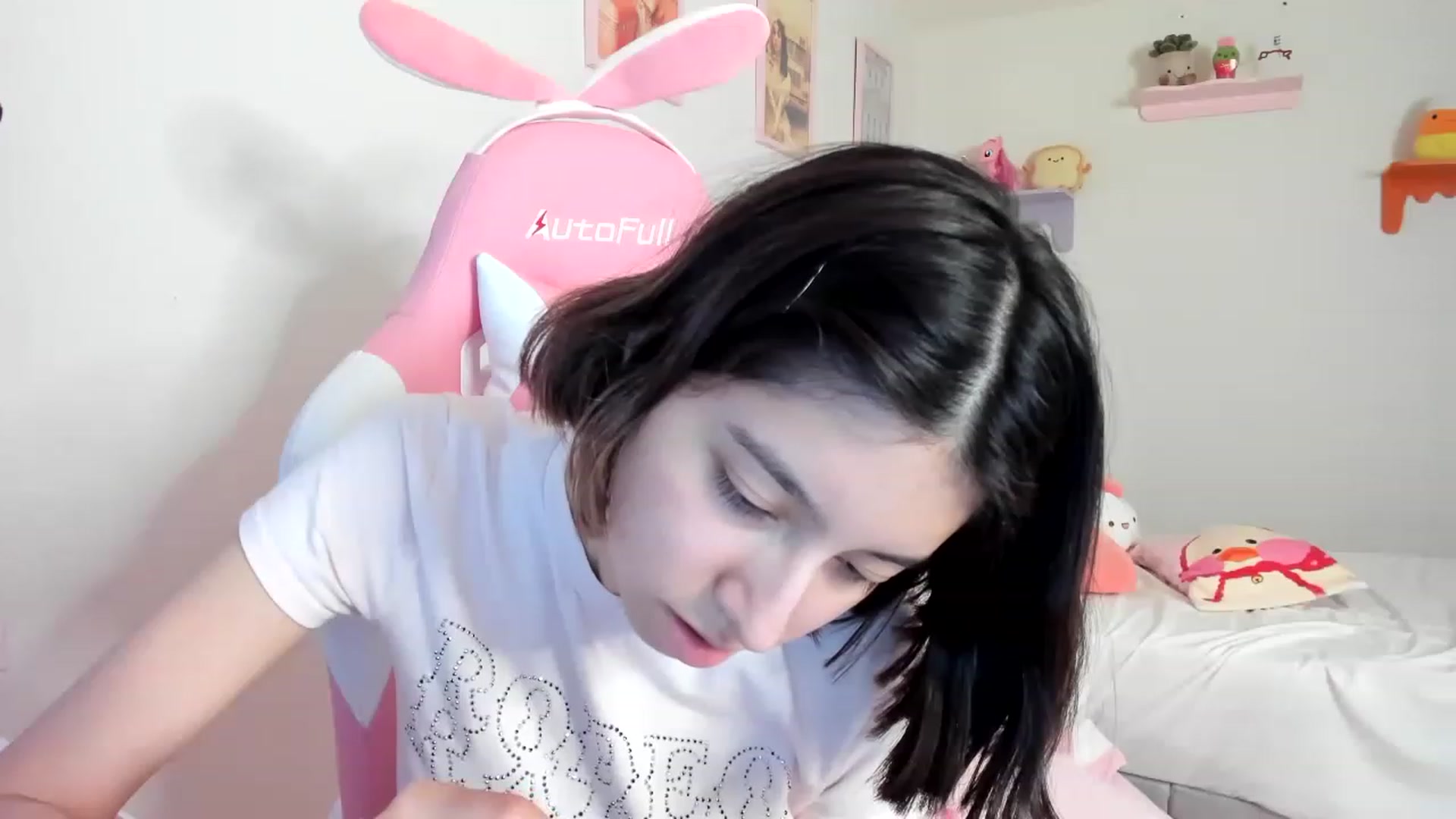 Gallery image thumbnail from Cherrycute666's myfreecams stream on, 04/25/2023, 01:03 image 11 of 20