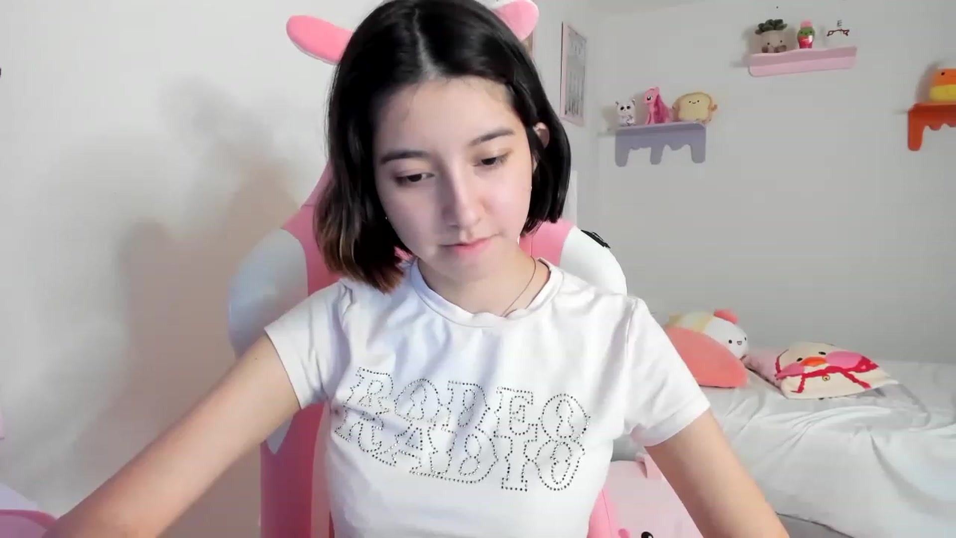 Gallery image thumbnail from Cherrycute666's myfreecams stream on, 04/25/2023, 01:03 image 8 of 20