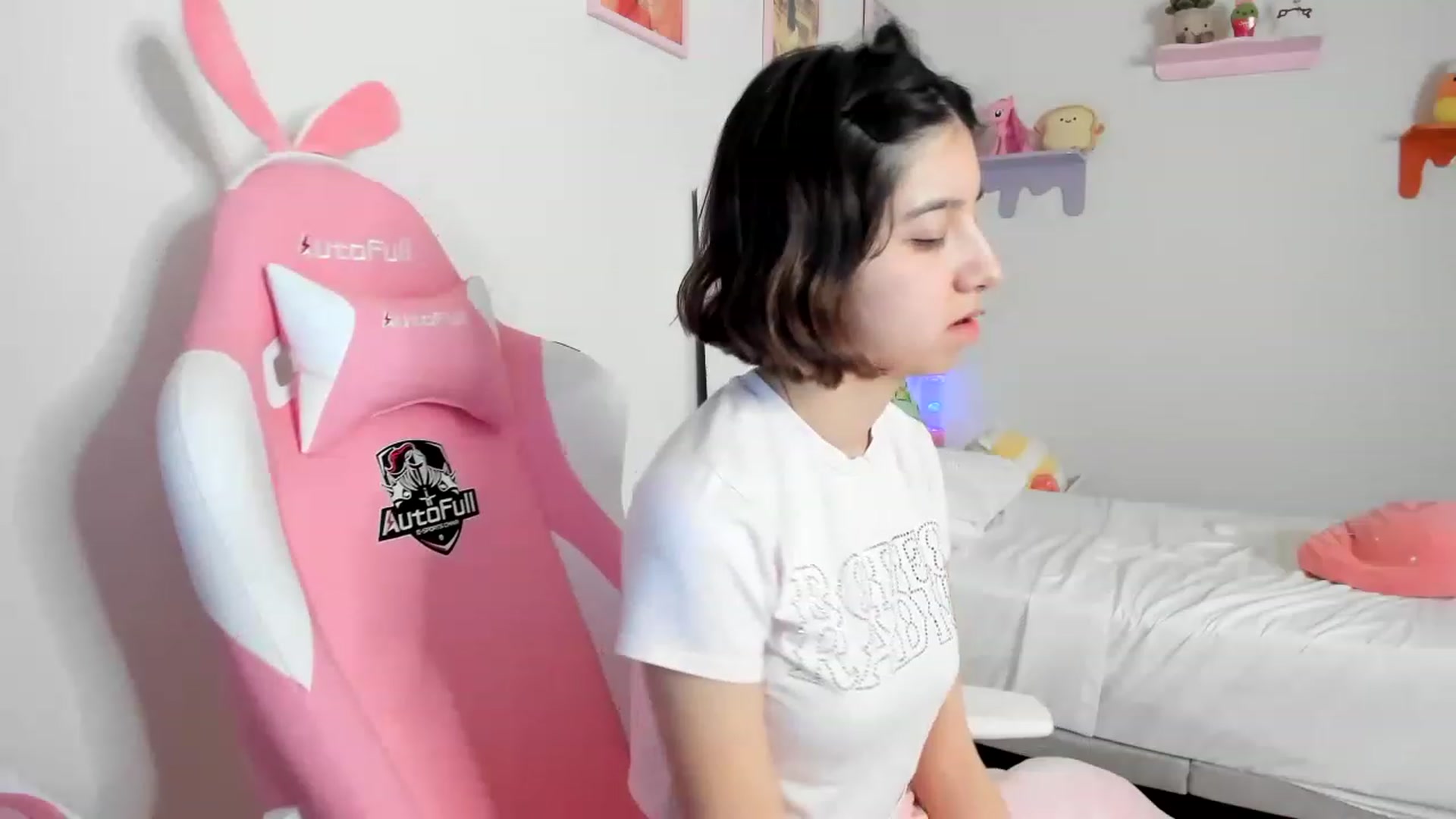 Gallery image thumbnail from Cherrycute666's myfreecams stream on, 04/25/2023, 10:15 image 6 of 20