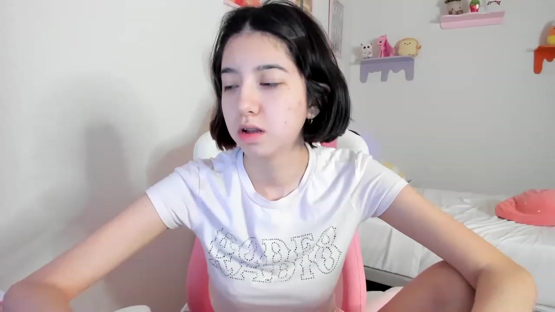 Gallery image thumbnail from Cherrycute666's myfreecams stream on, 04/25/2023, 10:15 image 17 of 20