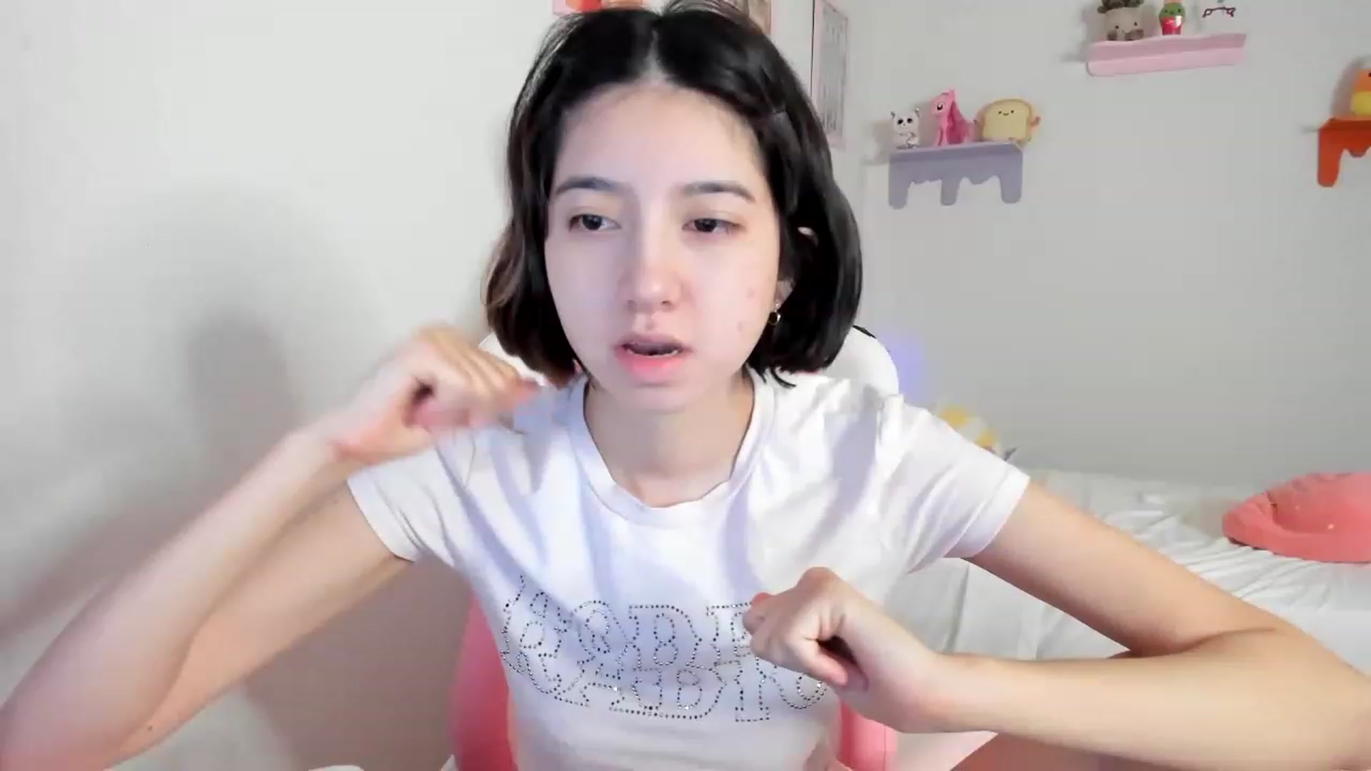 Gallery image thumbnail from Cherrycute666's myfreecams stream on, 04/25/2023, 10:15 image 18 of 20