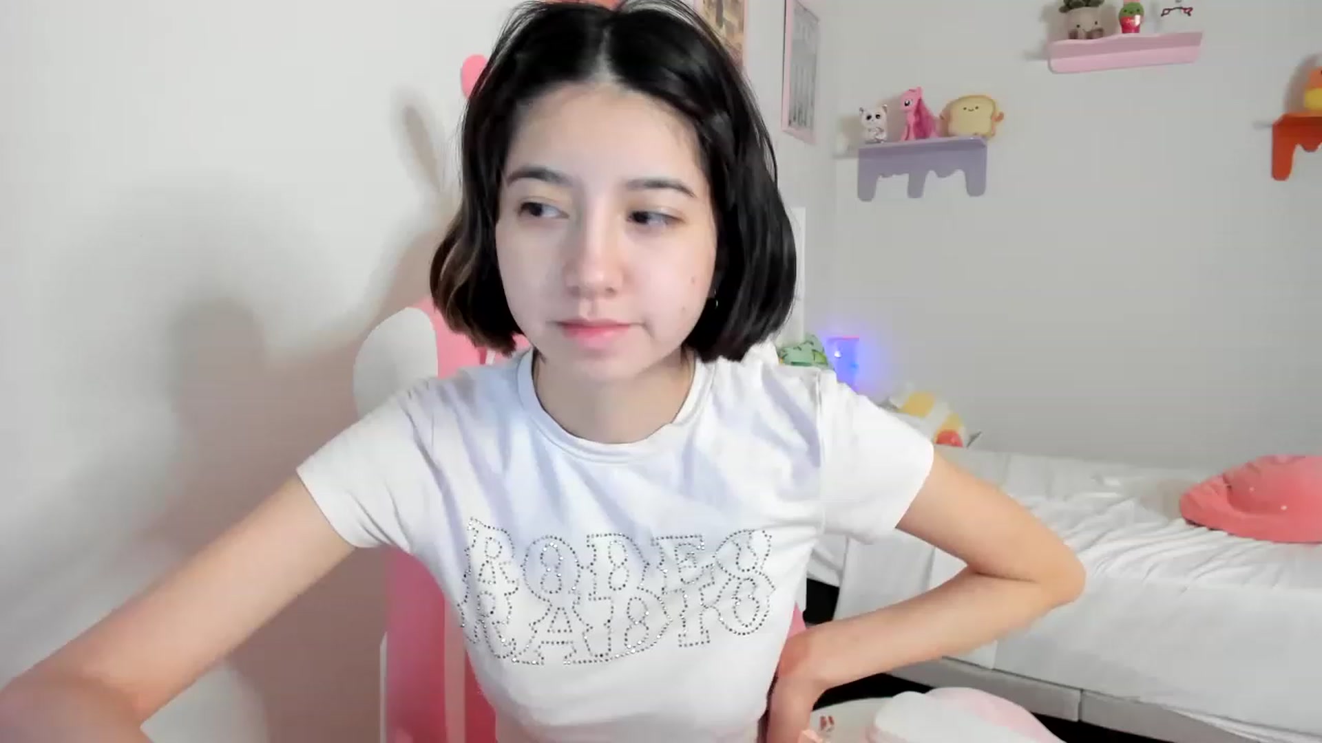Gallery image thumbnail from Cherrycute666's myfreecams stream on, 04/25/2023, 10:15 image 7 of 20