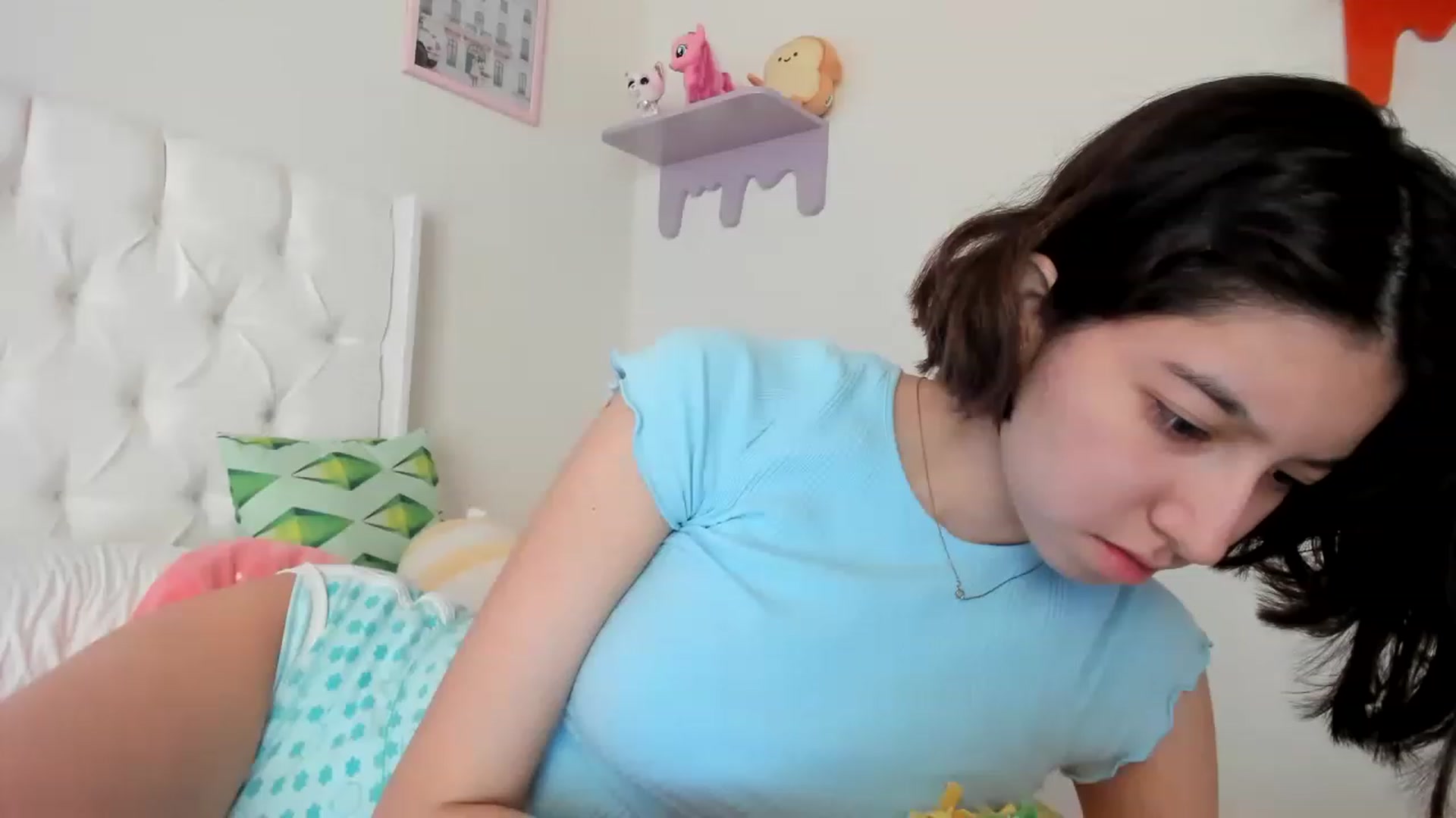 Gallery image thumbnail from Cherrycute666's myfreecams stream on, 04/25/2023, 18:02 image 17 of 20