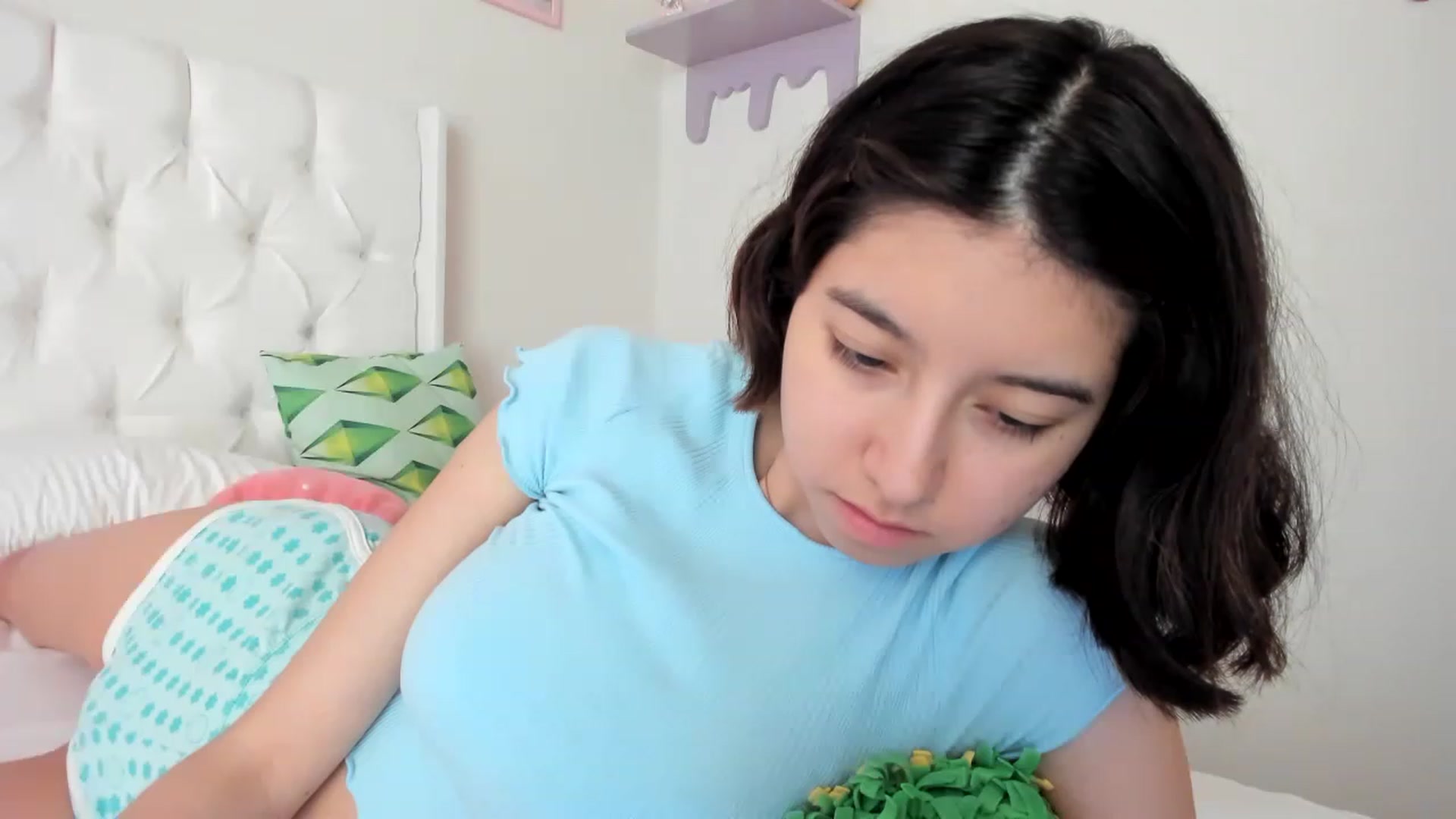 Gallery image thumbnail from Cherrycute666's myfreecams stream on, 04/25/2023, 18:02 image 15 of 20