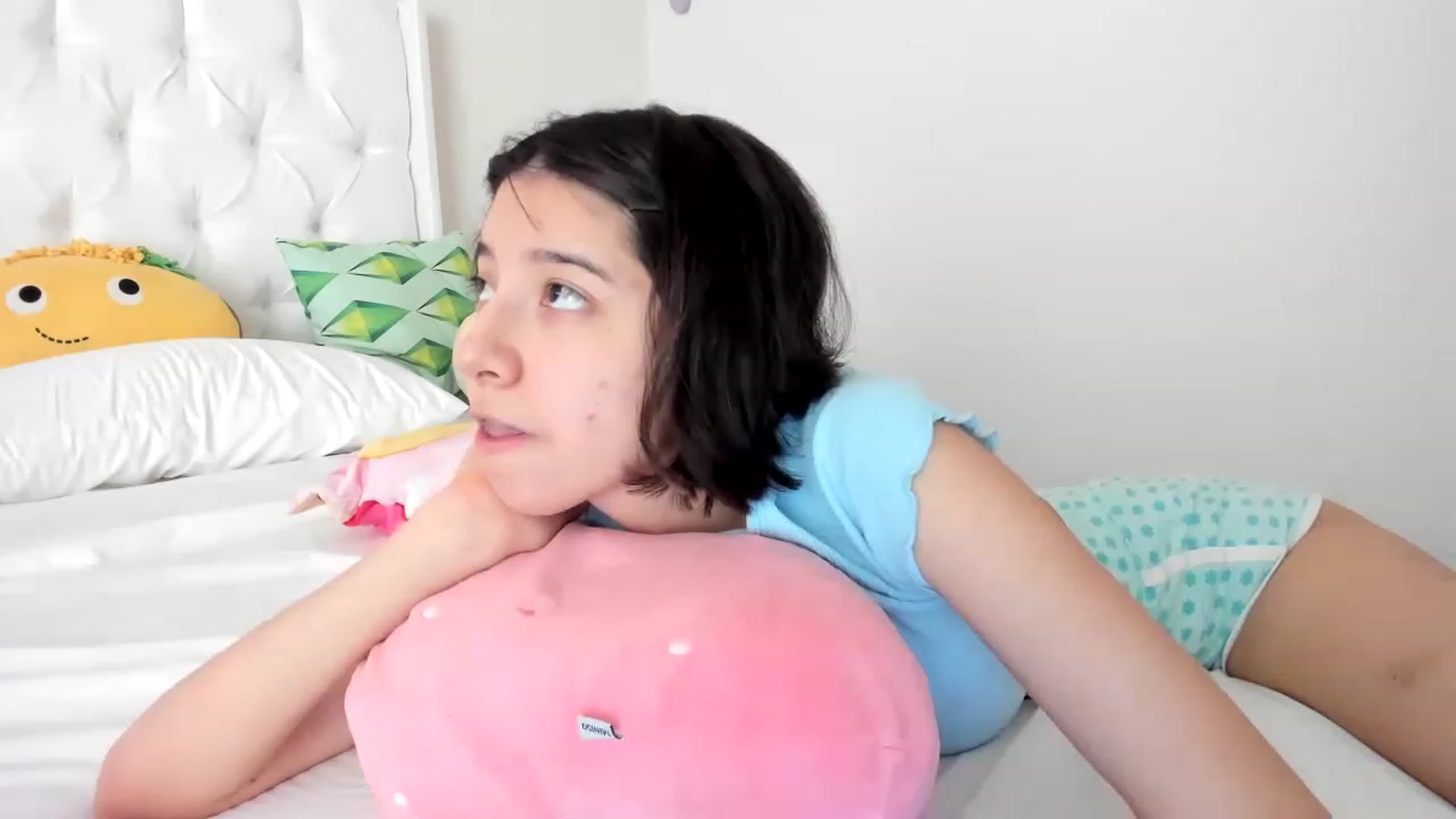 Gallery image thumbnail from Cherrycute666's myfreecams stream on, 04/25/2023, 18:02 image 12 of 20