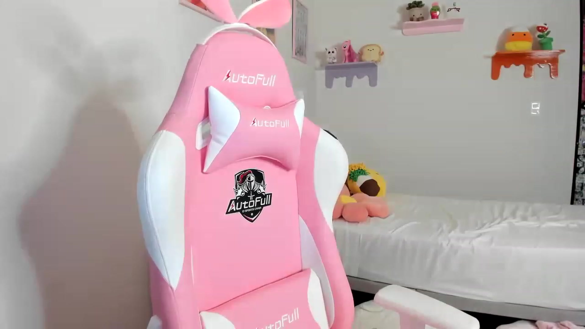 Gallery image thumbnail from Cherrycute666's myfreecams stream on, 04/26/2023, 04:44 image 12 of 20