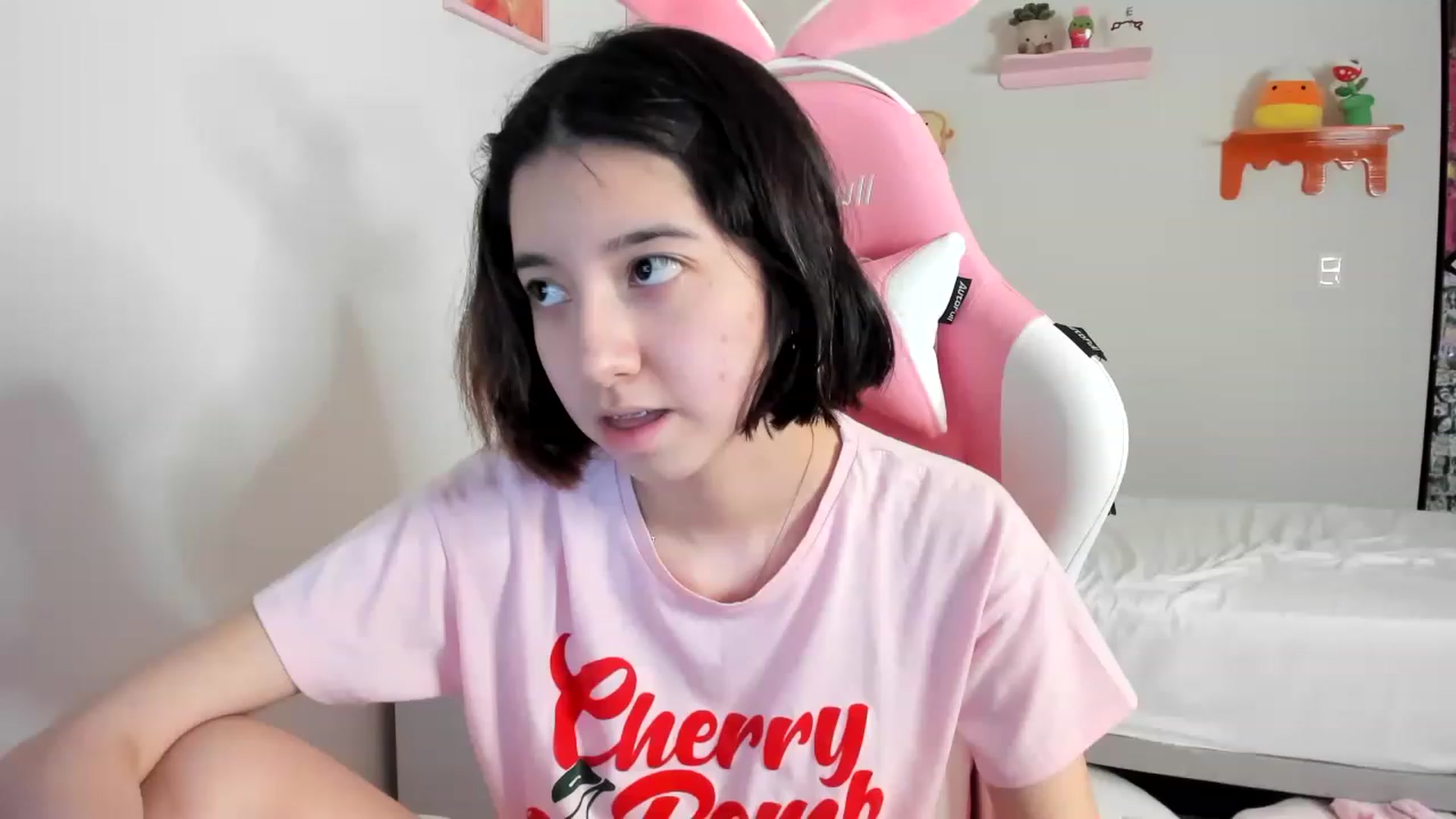 Gallery image thumbnail from Cherrycute666's myfreecams stream on, 04/26/2023, 04:44 image 7 of 20