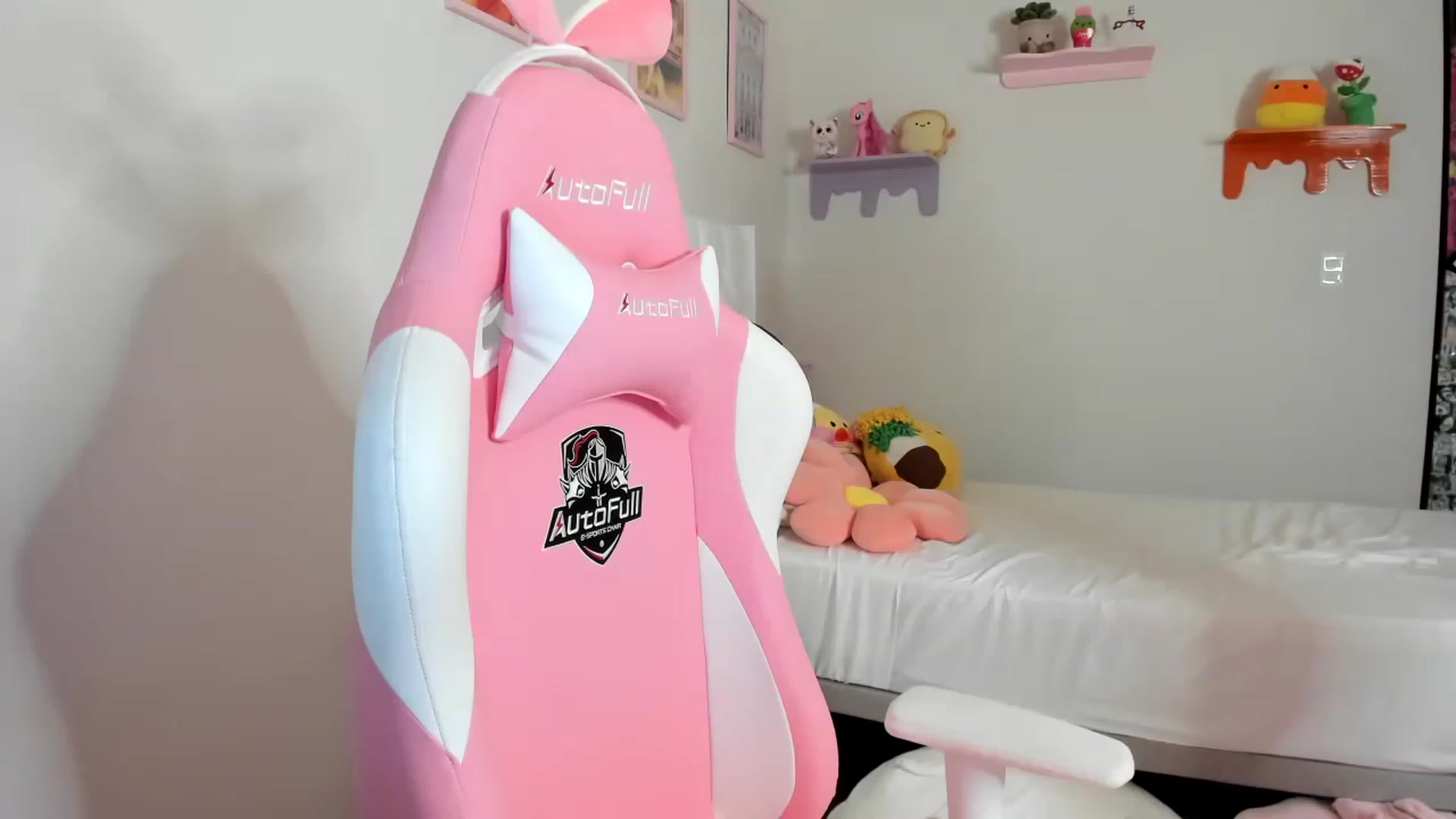 Gallery image thumbnail from Cherrycute666's myfreecams stream on, 04/26/2023, 04:44 image 11 of 20