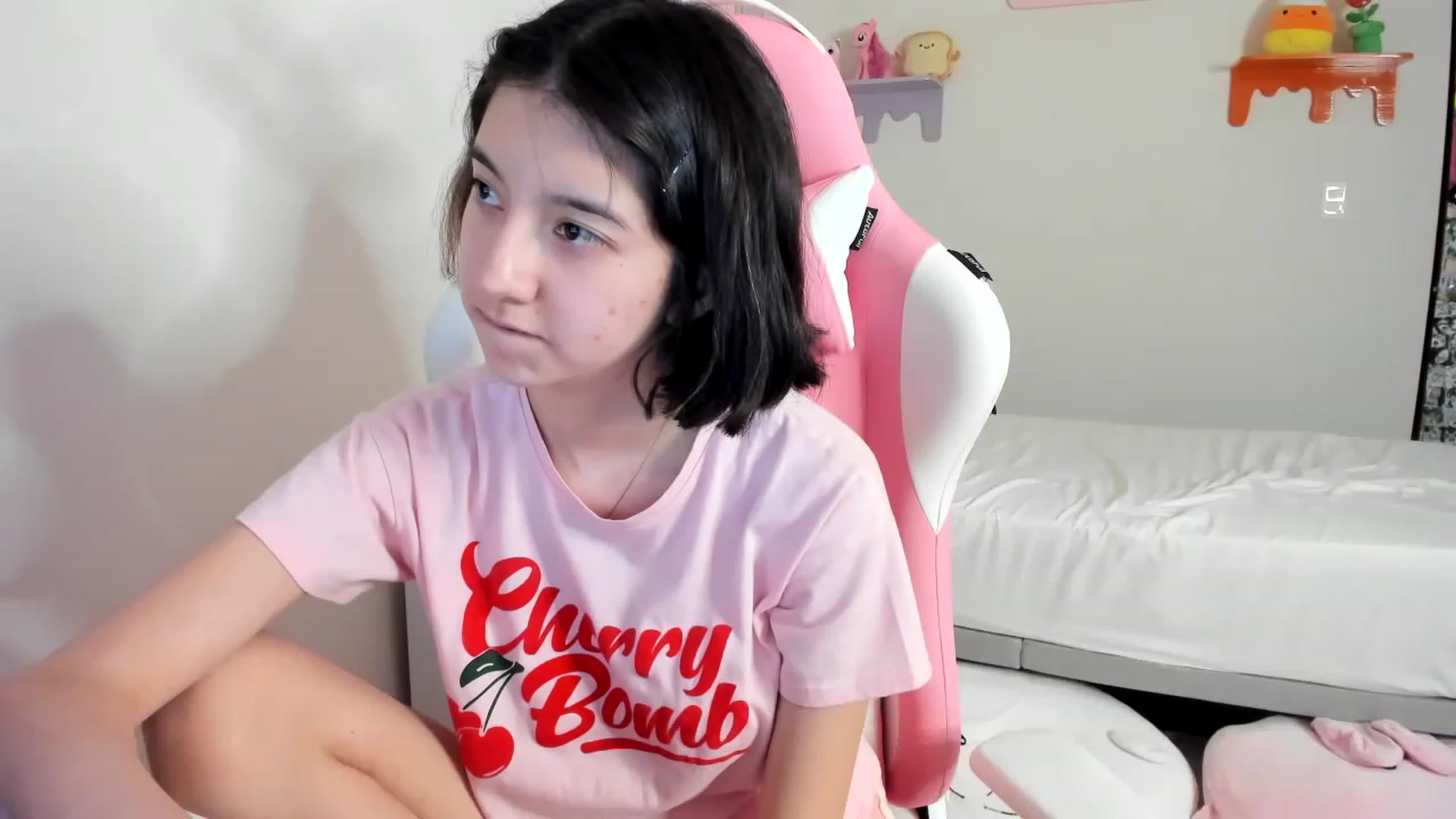Gallery image thumbnail from Cherrycute666's myfreecams stream on, 04/26/2023, 04:44 image 17 of 20