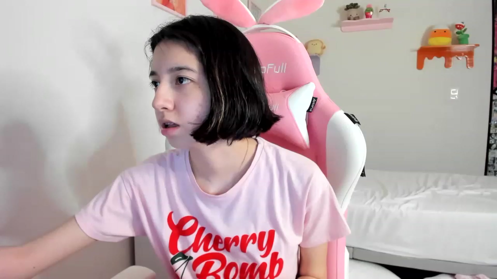 Gallery image thumbnail from Cherrycute666's myfreecams stream on, 04/26/2023, 04:44 image 14 of 20