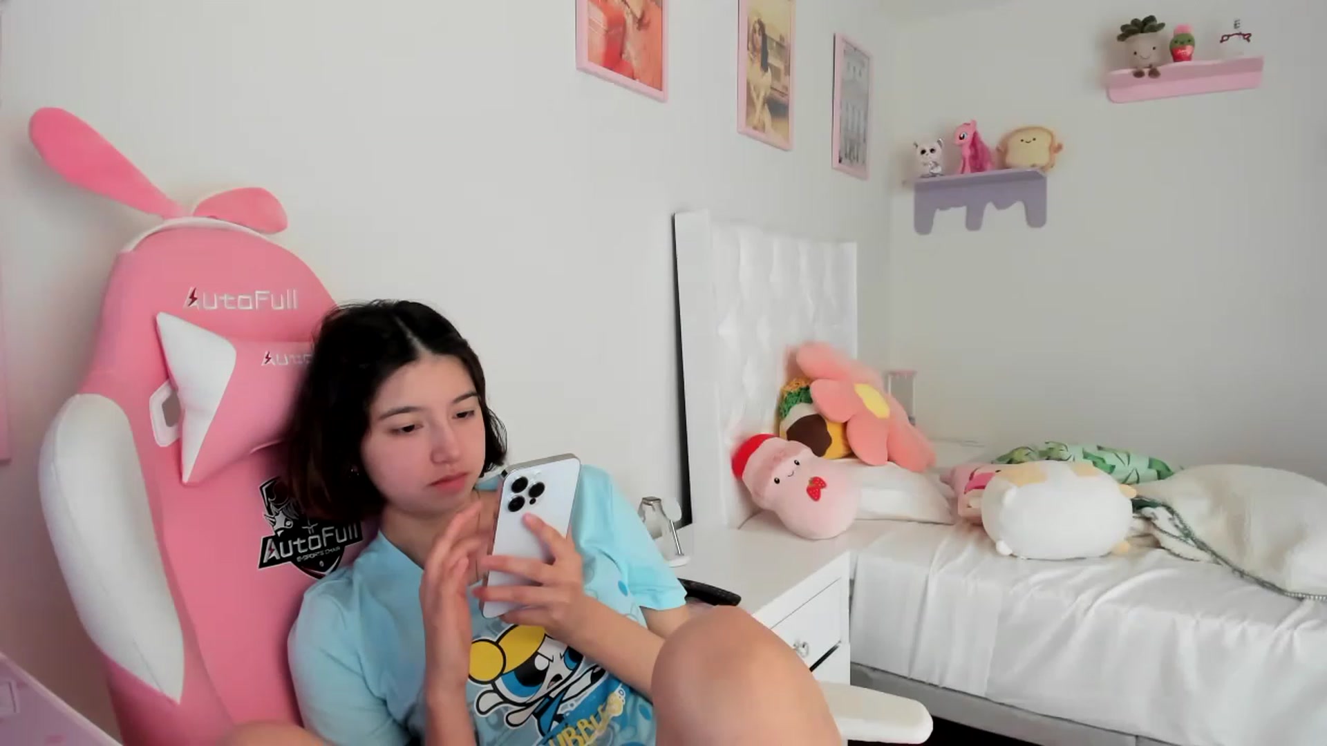 Gallery image thumbnail from Cherrycute666's myfreecams stream on, 04/27/2023, 17:49 image 14 of 20