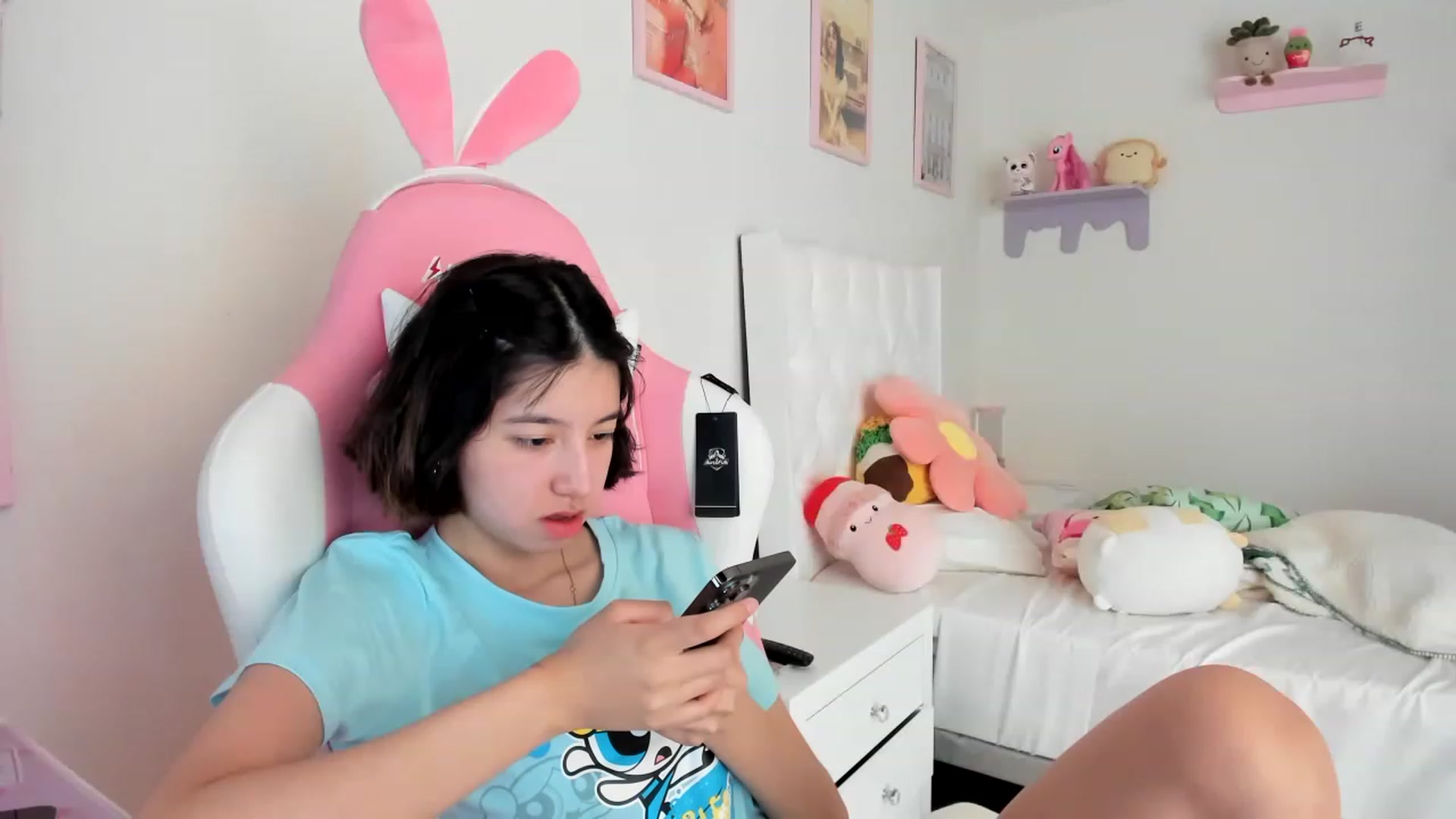 Gallery image thumbnail from Cherrycute666's myfreecams stream on, 04/27/2023, 17:49 image 5 of 20