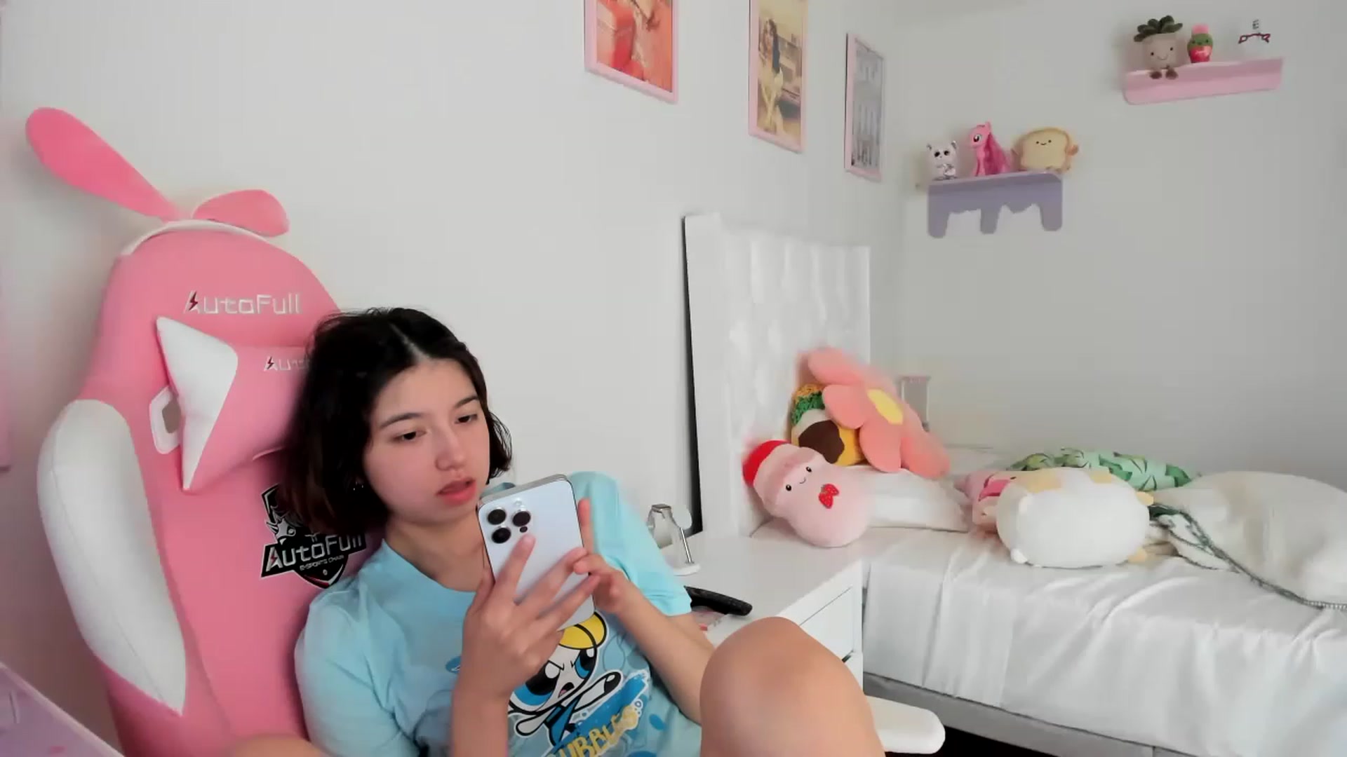 Gallery image thumbnail from Cherrycute666's myfreecams stream on, 04/27/2023, 17:49 image 15 of 20