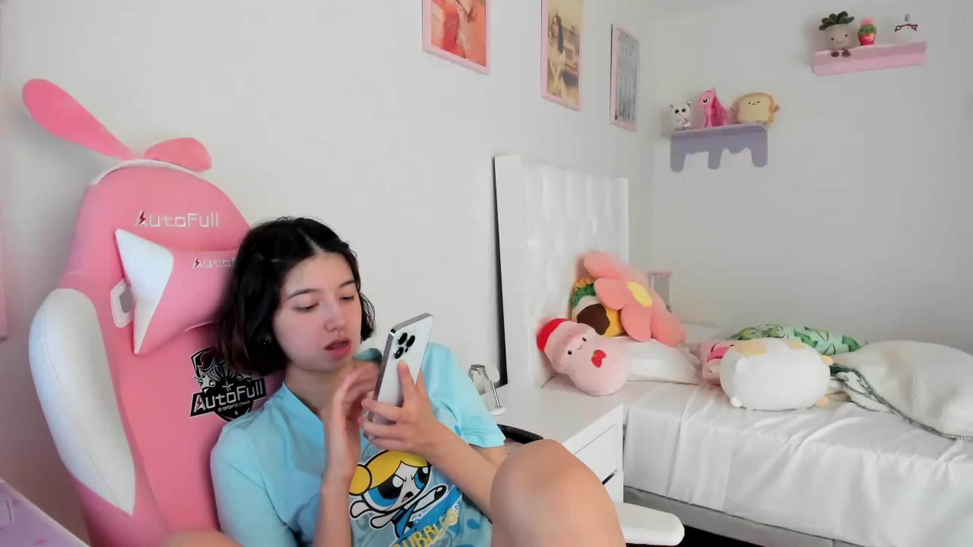 Gallery image thumbnail from Cherrycute666's myfreecams stream on, 04/27/2023, 17:49 image 13 of 20