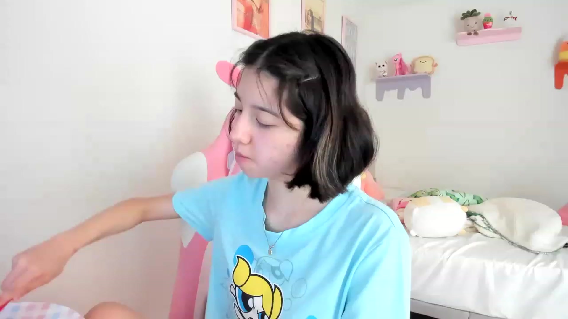 Gallery image thumbnail from Cherrycute666's myfreecams stream on, 04/27/2023, 18:03 image 13 of 20