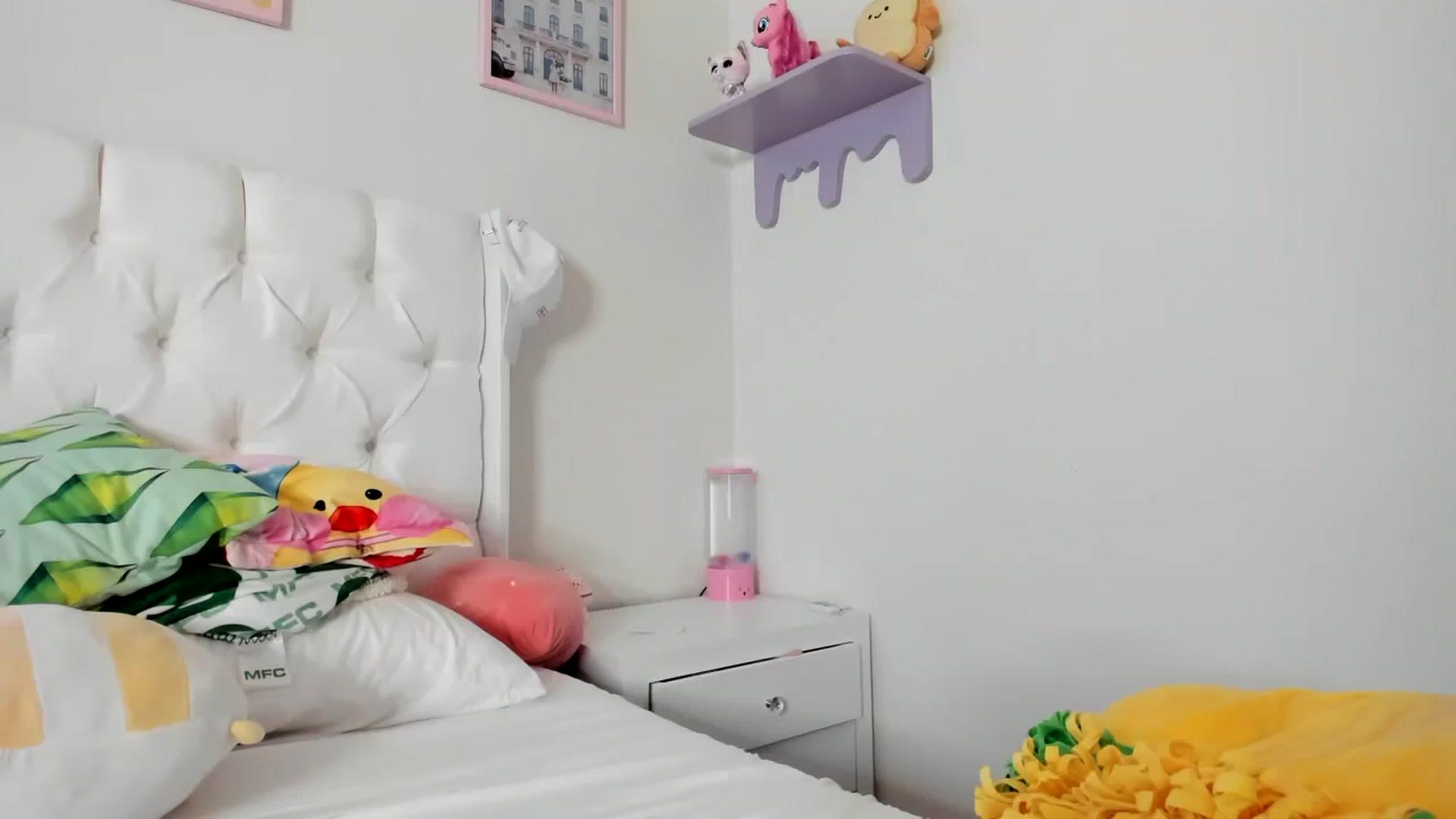 Gallery image thumbnail from Cherrycute666's myfreecams stream on, 04/28/2023, 07:23 image 2 of 20