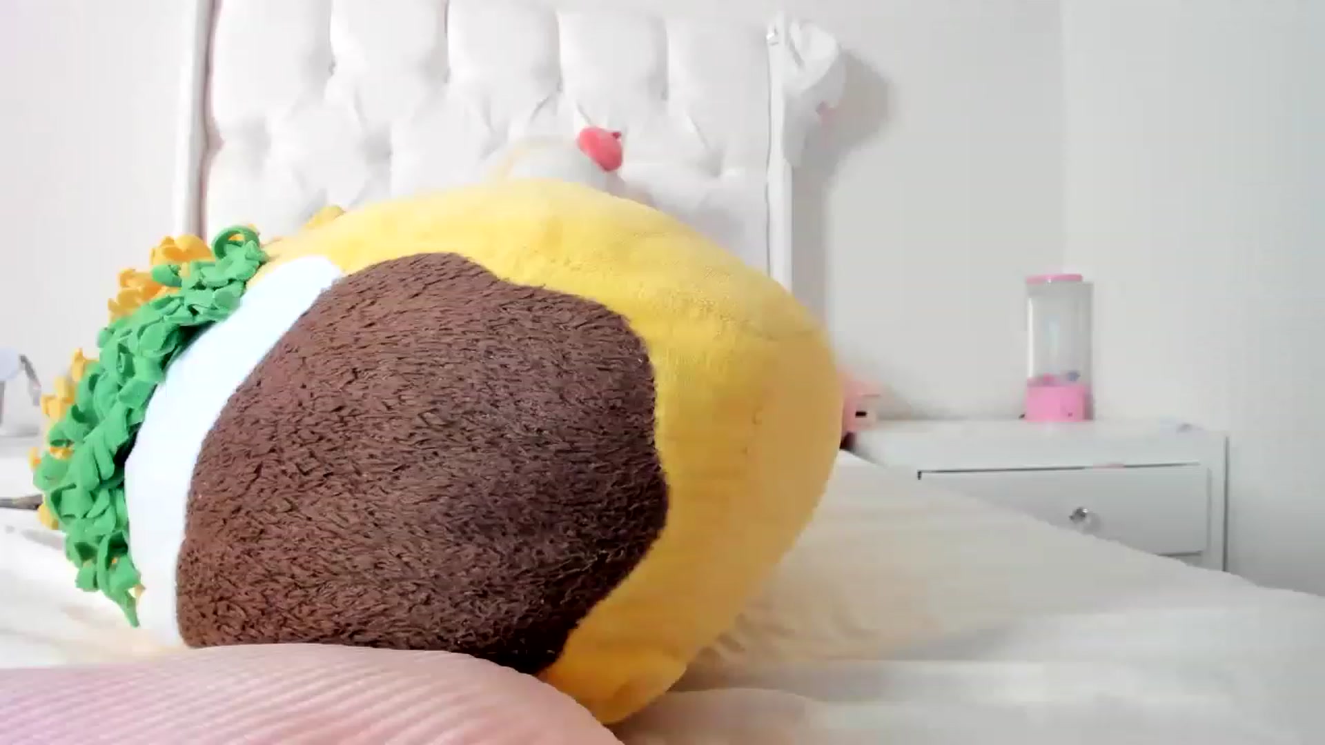 Gallery image thumbnail from Cherrycute666's myfreecams stream on, 04/28/2023, 07:23 image 6 of 20