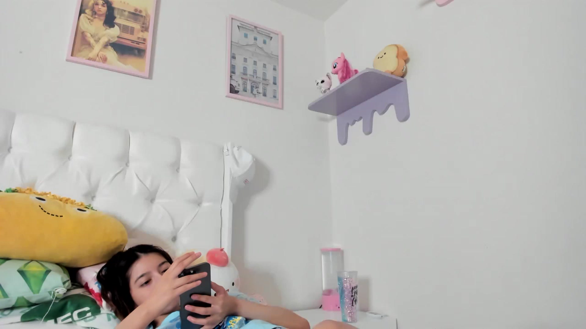Gallery image thumbnail from Cherrycute666's myfreecams stream on, 04/28/2023, 07:23 image 19 of 20