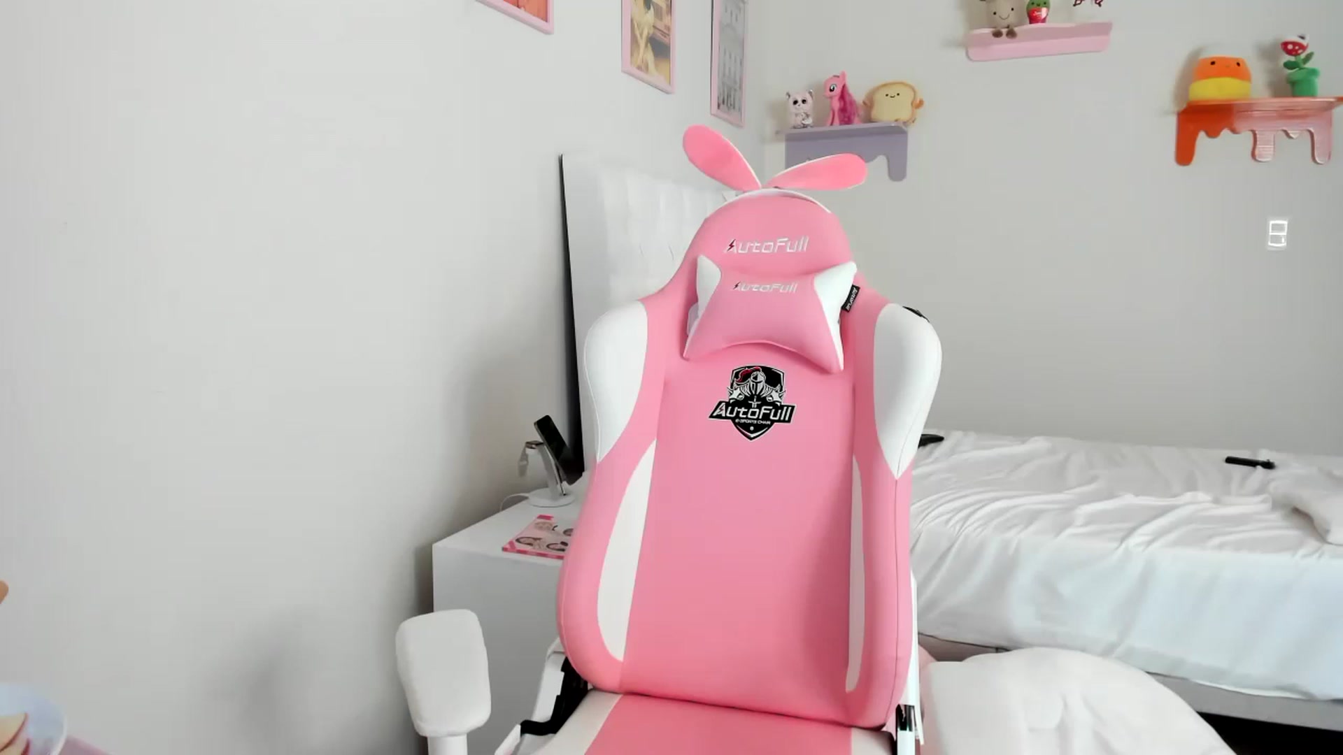 Gallery image thumbnail from Cherrycute666's myfreecams stream on, 04/28/2023, 18:58 image 10 of 20