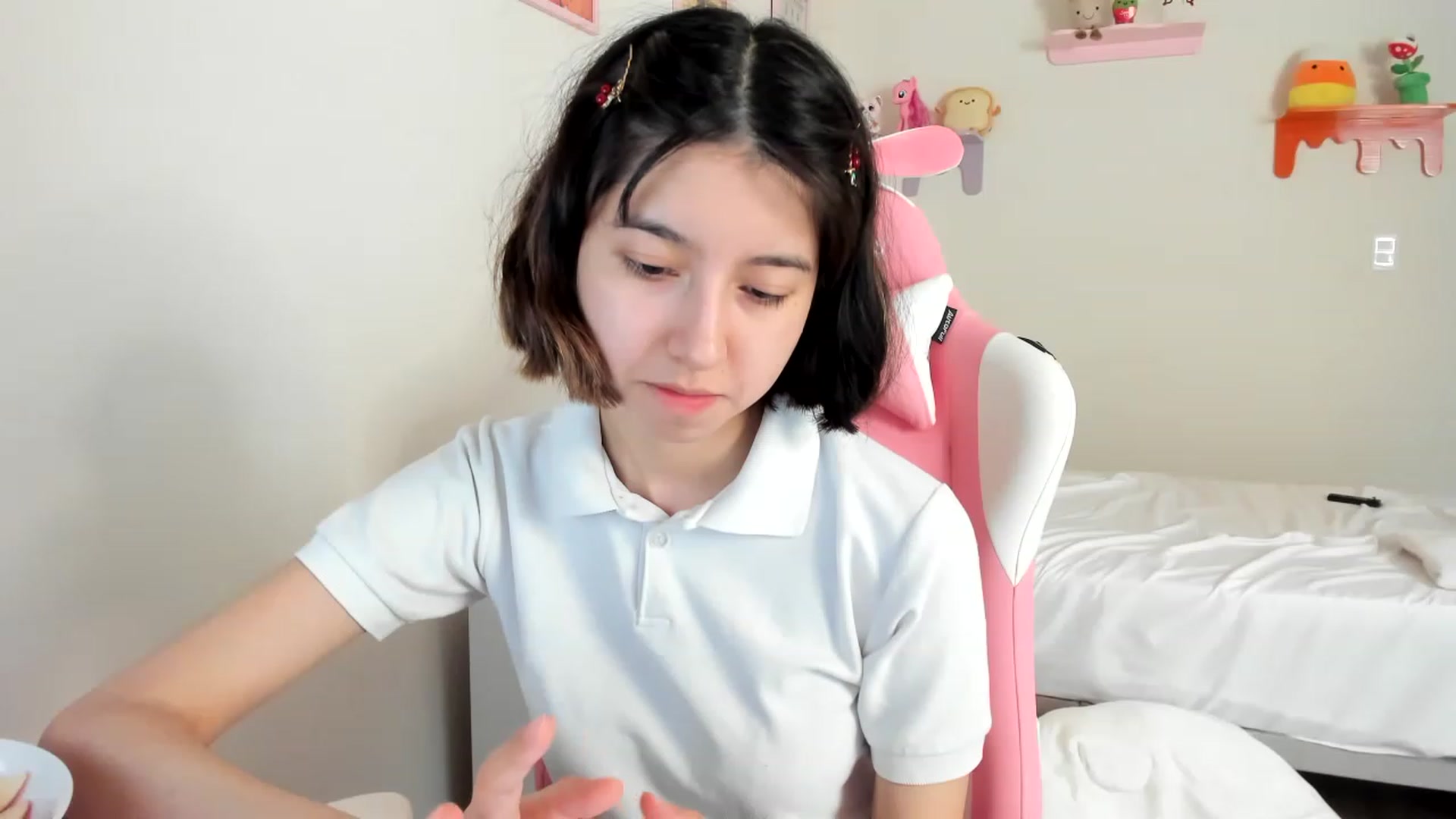 Gallery image thumbnail from Cherrycute666's myfreecams stream on, 04/28/2023, 18:58 image 8 of 20