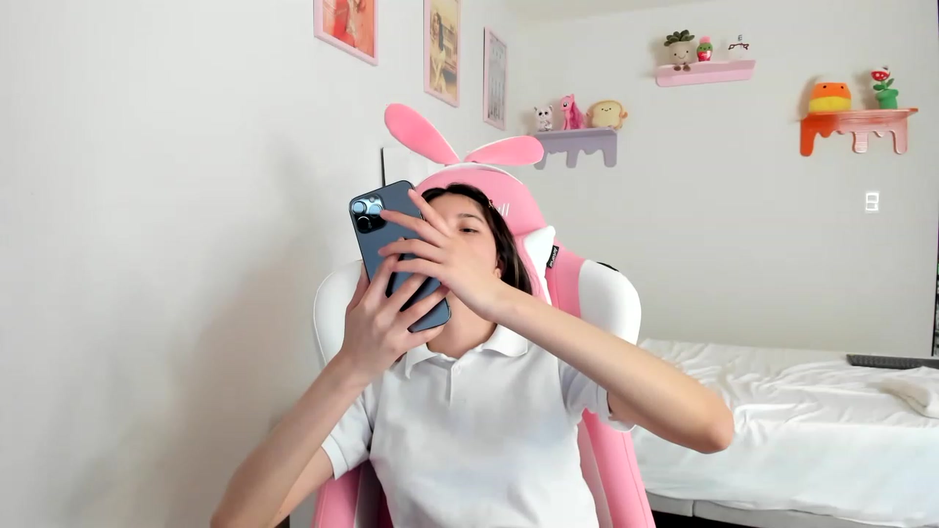 Gallery image thumbnail from Cherrycute666's myfreecams stream on, 04/28/2023, 21:48 image 16 of 20
