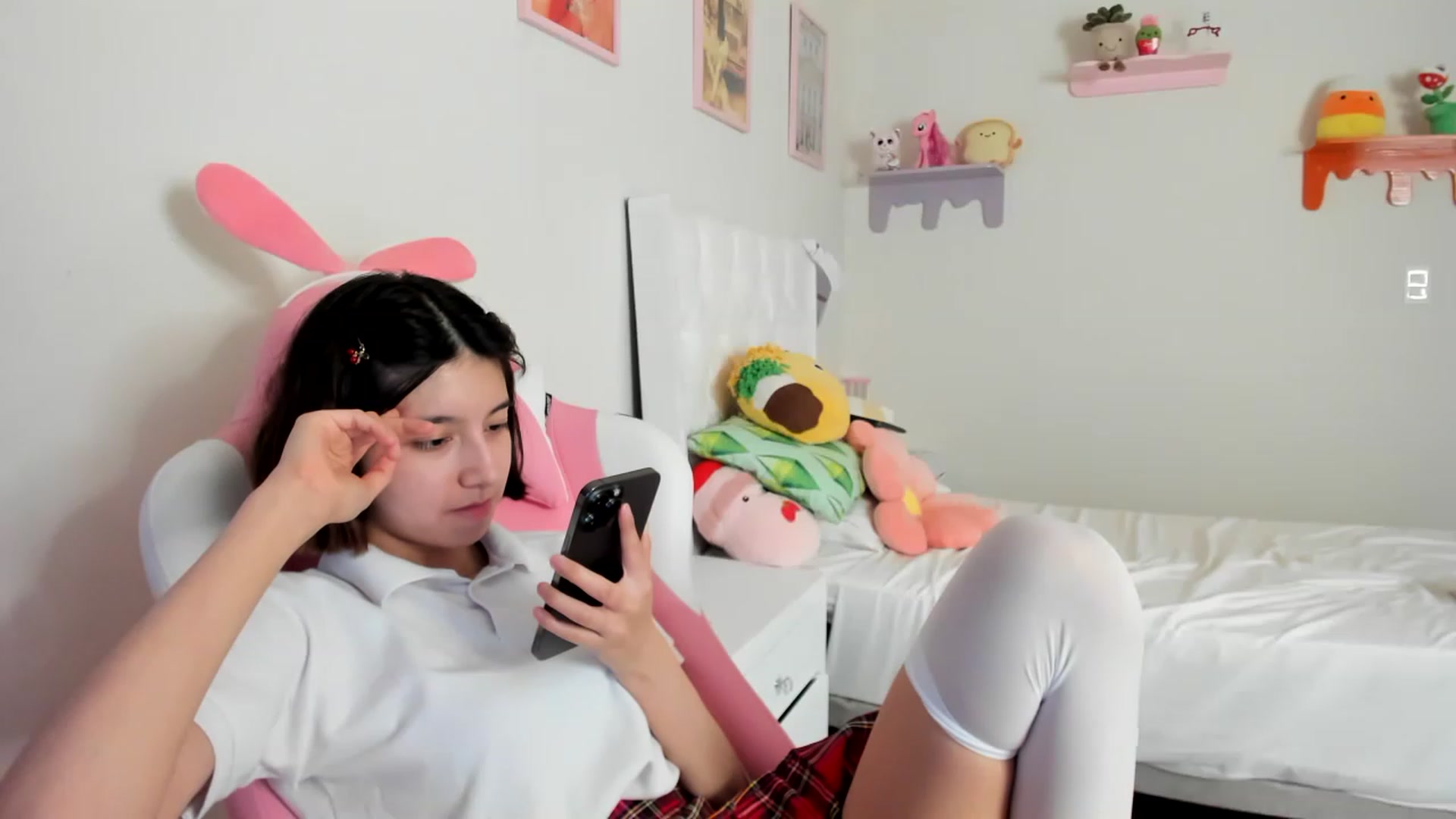 Gallery image thumbnail from Cherrycute666's myfreecams stream on, 04/29/2023, 04:02 image 1 of 20