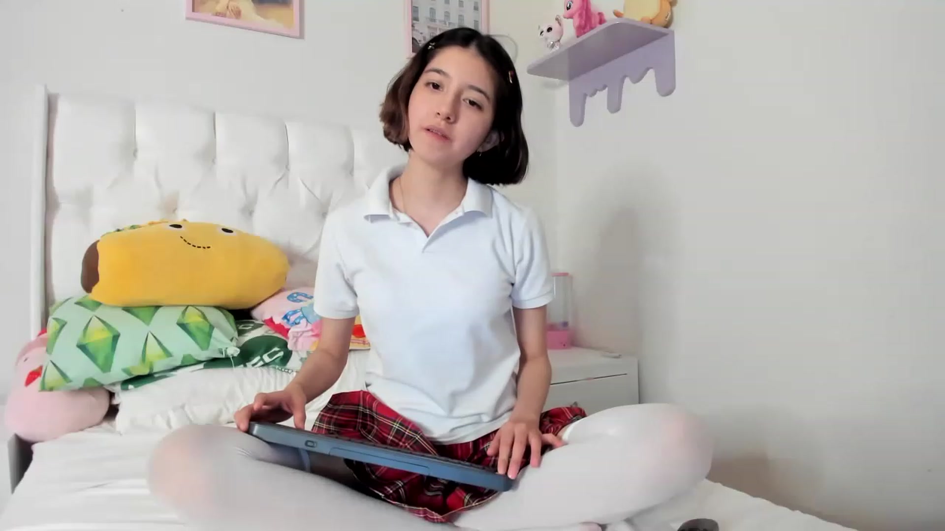 Gallery image thumbnail from Cherrycute666's myfreecams stream on, 04/29/2023, 04:20 image 6 of 20