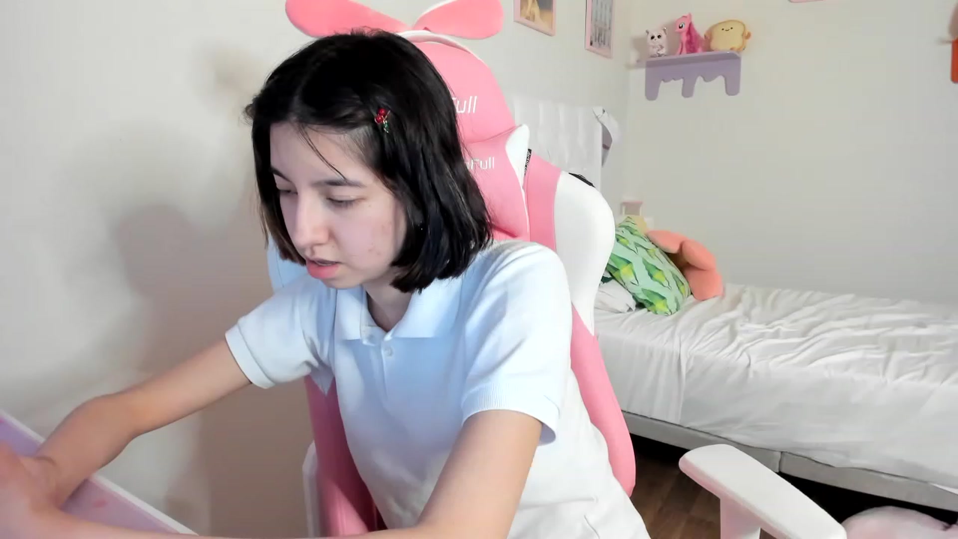 Gallery image thumbnail from Cherrycute666's myfreecams stream on, 04/29/2023, 07:14 image 3 of 20