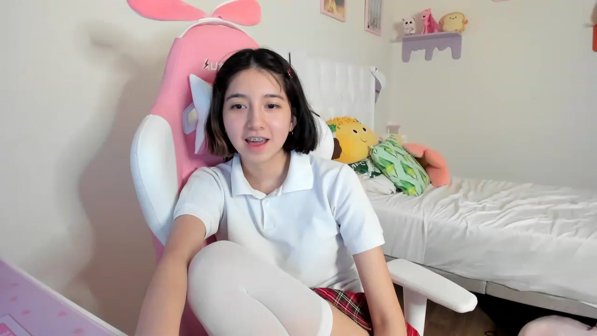 Gallery image thumbnail from Cherrycute666's myfreecams stream on, 04/29/2023, 07:14 image 2 of 20